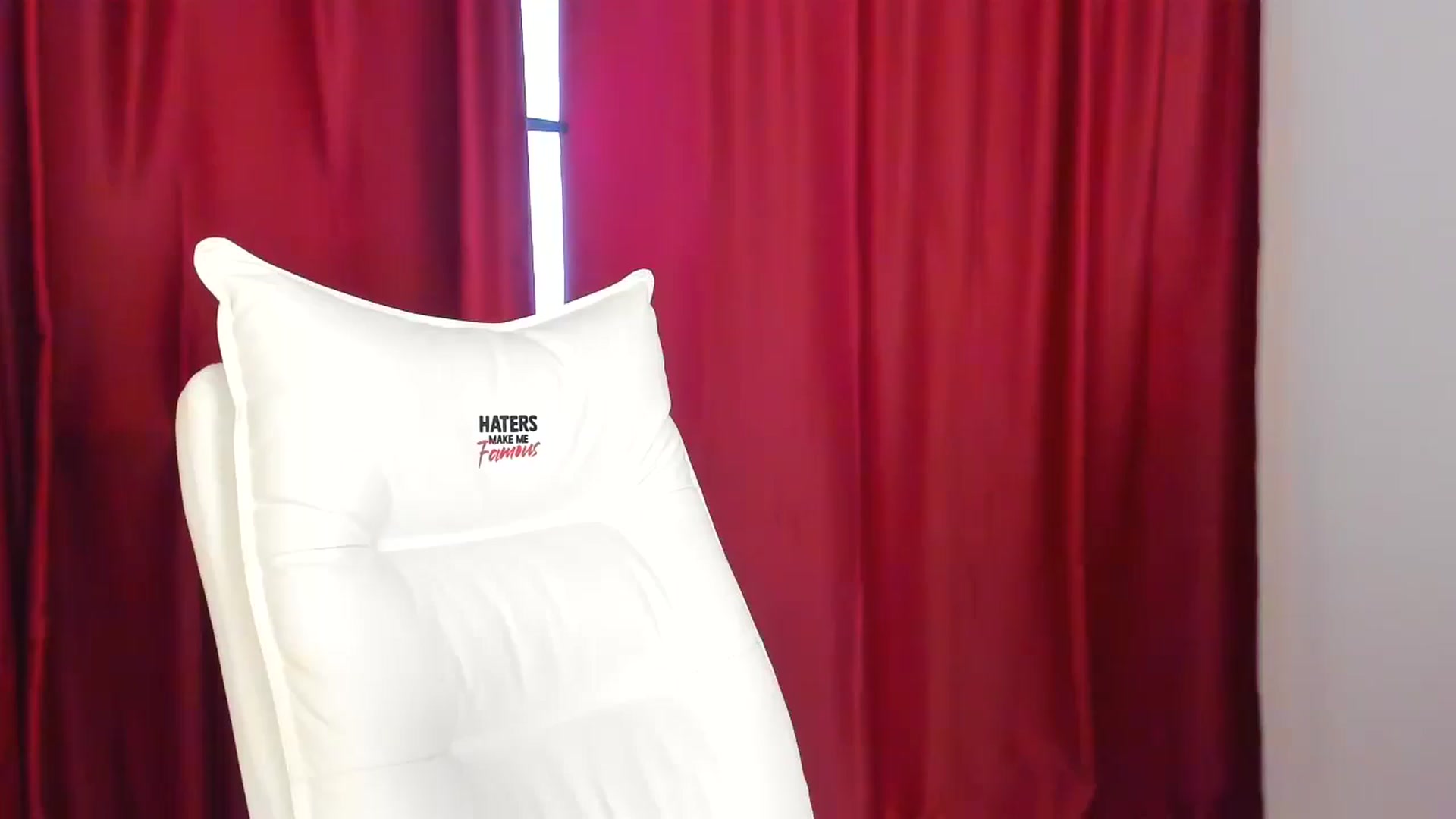 Gallery image thumbnail from AlyssiaKENT1's myfreecams stream on, 07/03/2024, 16:34 image 1 of 20