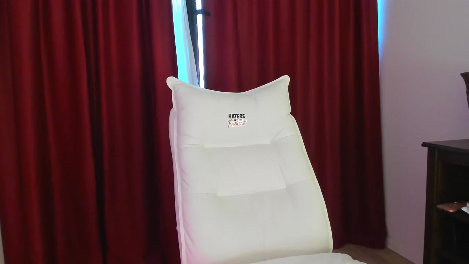 Gallery image thumbnail from AlyssiaKENT1's myfreecams stream on, 07/07/2024, 08:49 image 4 of 20