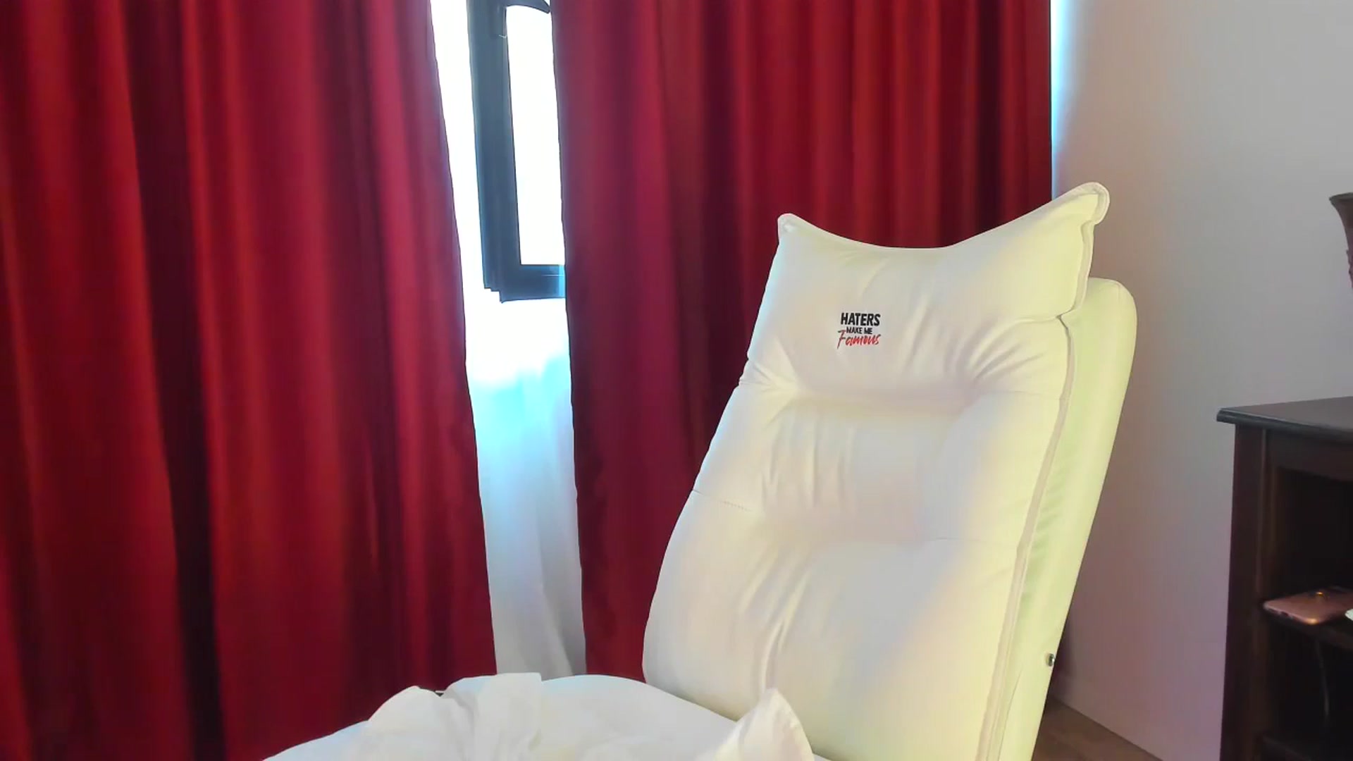 Gallery image thumbnail from AlyssiaKENT1's myfreecams stream on, 07/07/2024, 16:29 image 10 of 20