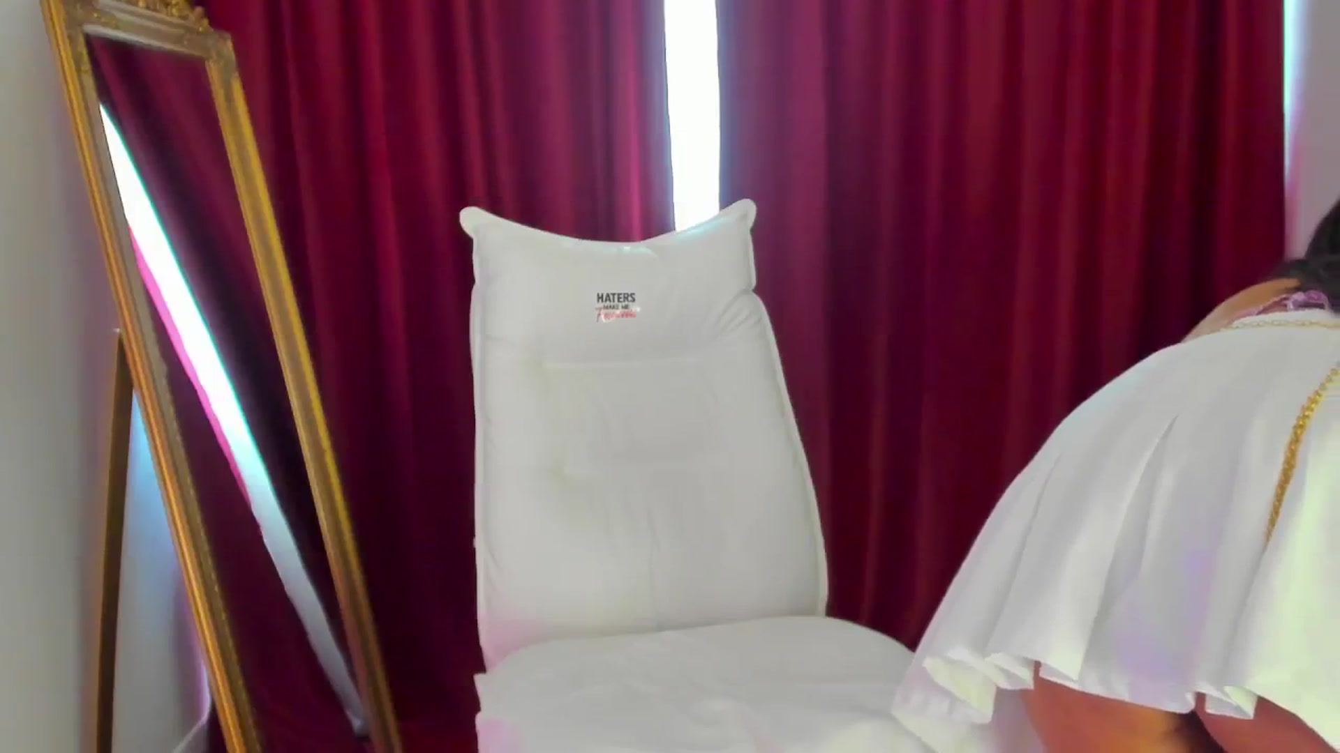 Gallery image thumbnail from AlyssiaKENT1's myfreecams stream on, 07/10/2024, 14:30 image 18 of 20