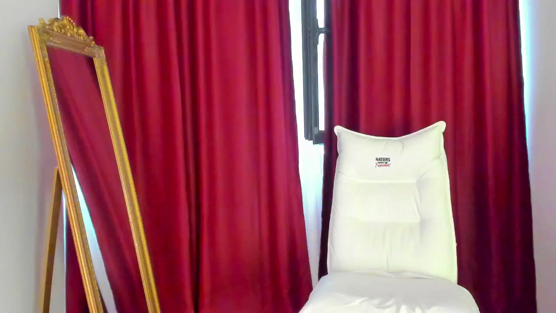 Gallery image thumbnail from AlyssiaKENT1's myfreecams stream on, 07/10/2024, 17:52 image 6 of 20