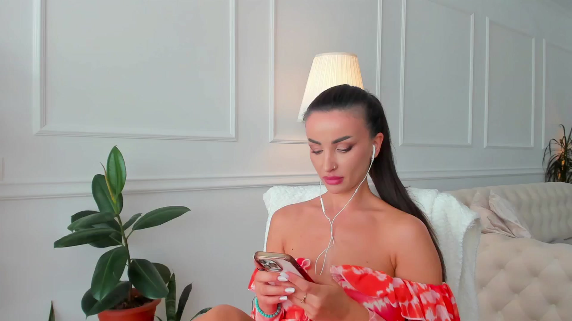 Gallery image thumbnail from AlyssiaKENT1's myfreecams stream on, 07/17/2024, 14:53 image 18 of 20