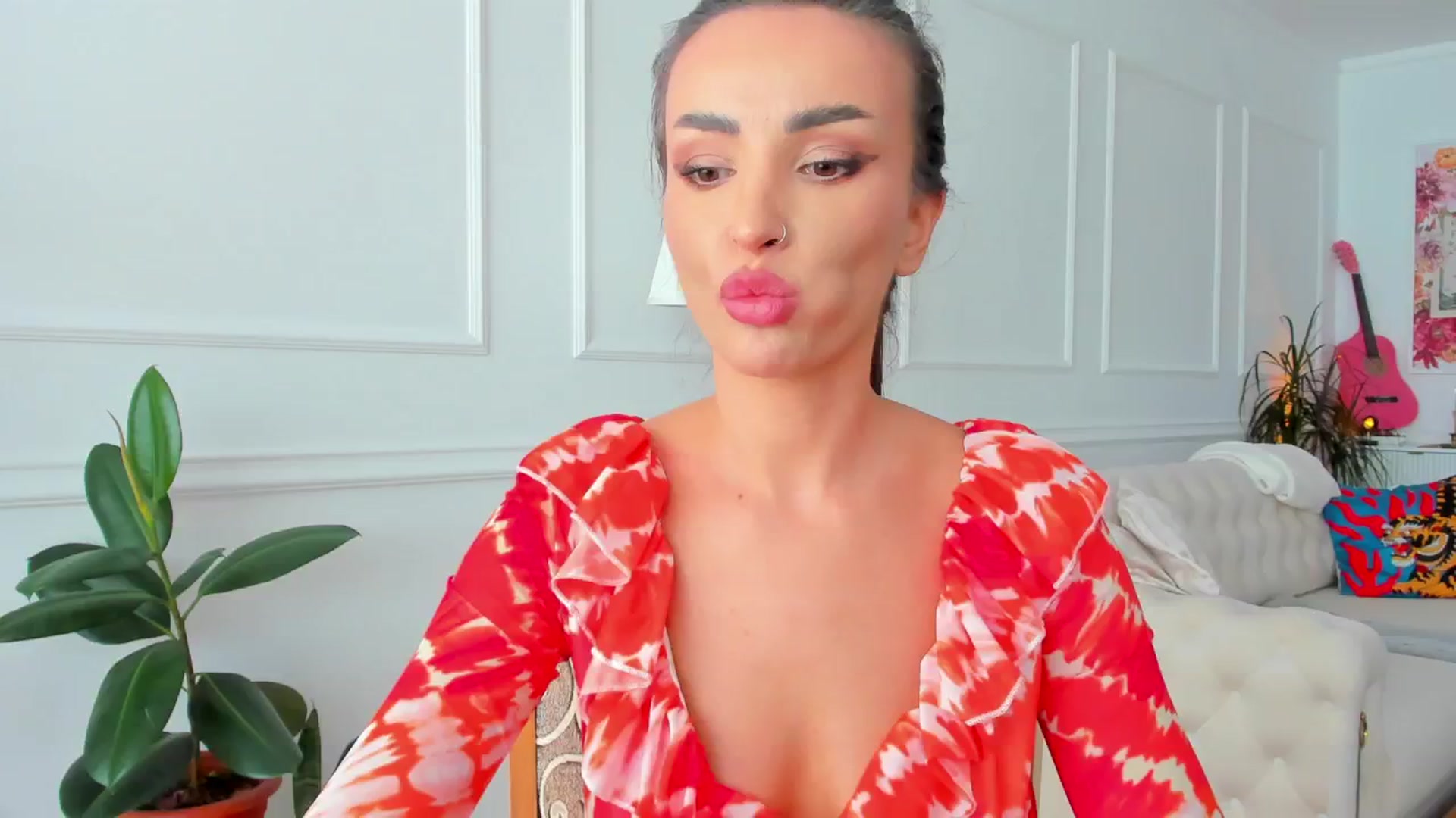 Gallery image thumbnail from AlyssiaKENT1's myfreecams stream on, 07/17/2024, 14:53 image 1 of 20