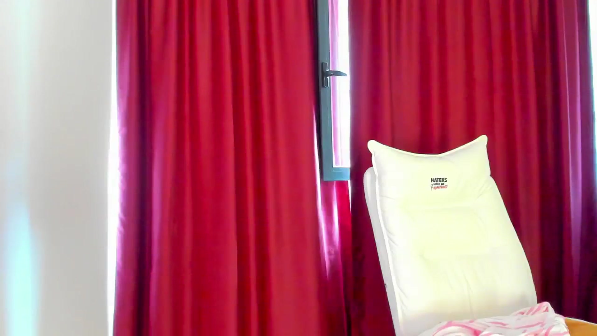 Gallery image thumbnail from AlyssiaKENT1's myfreecams stream on, 08/06/2024, 11:00 image 4 of 20