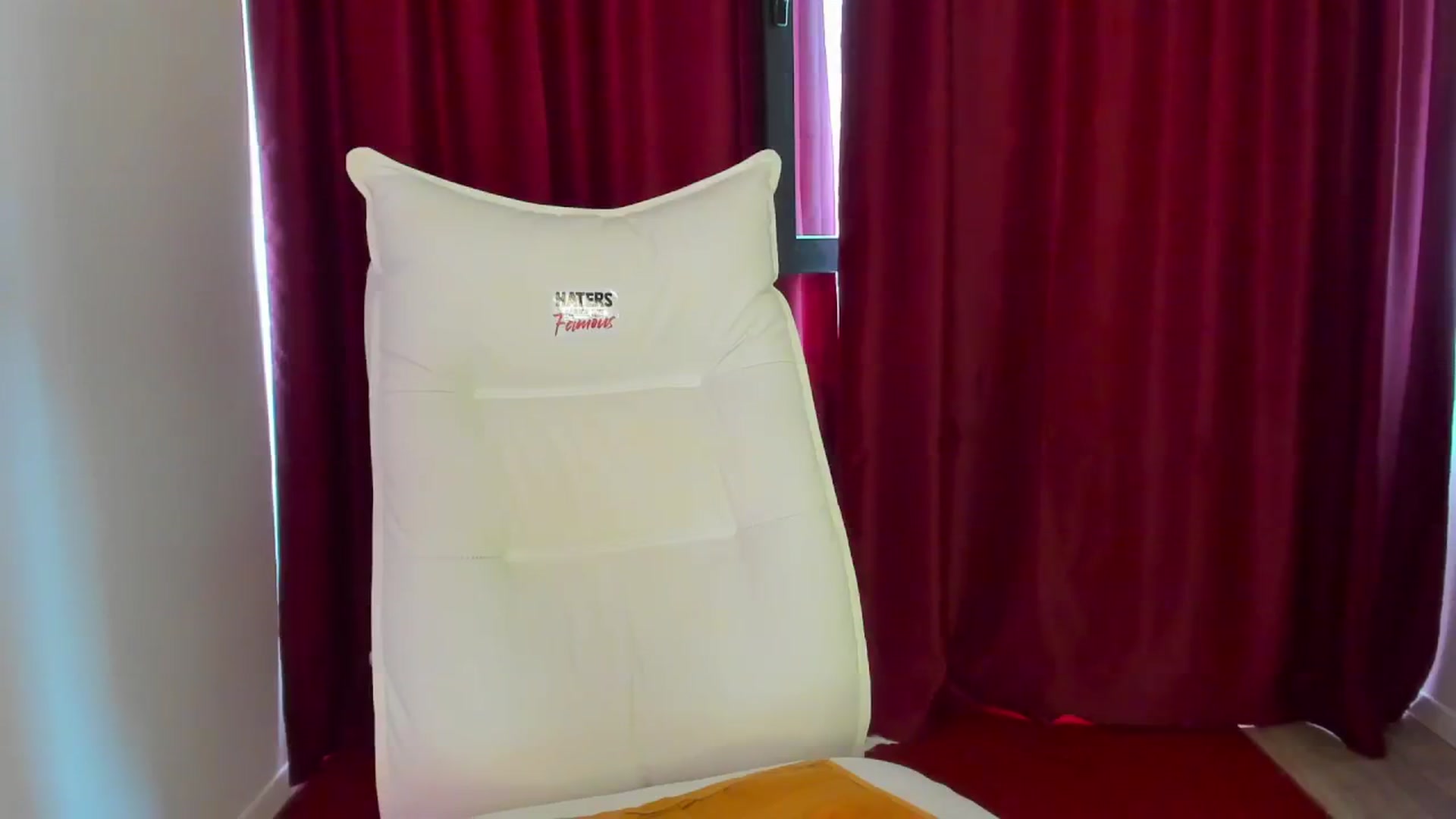 Gallery image thumbnail from AlyssiaKENT1's myfreecams stream on, 08/06/2024, 11:00 image 6 of 20