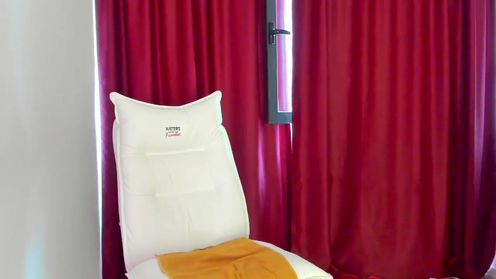 Gallery image thumbnail from AlyssiaKENT1's myfreecams stream on, 08/06/2024, 11:00 image 3 of 20
