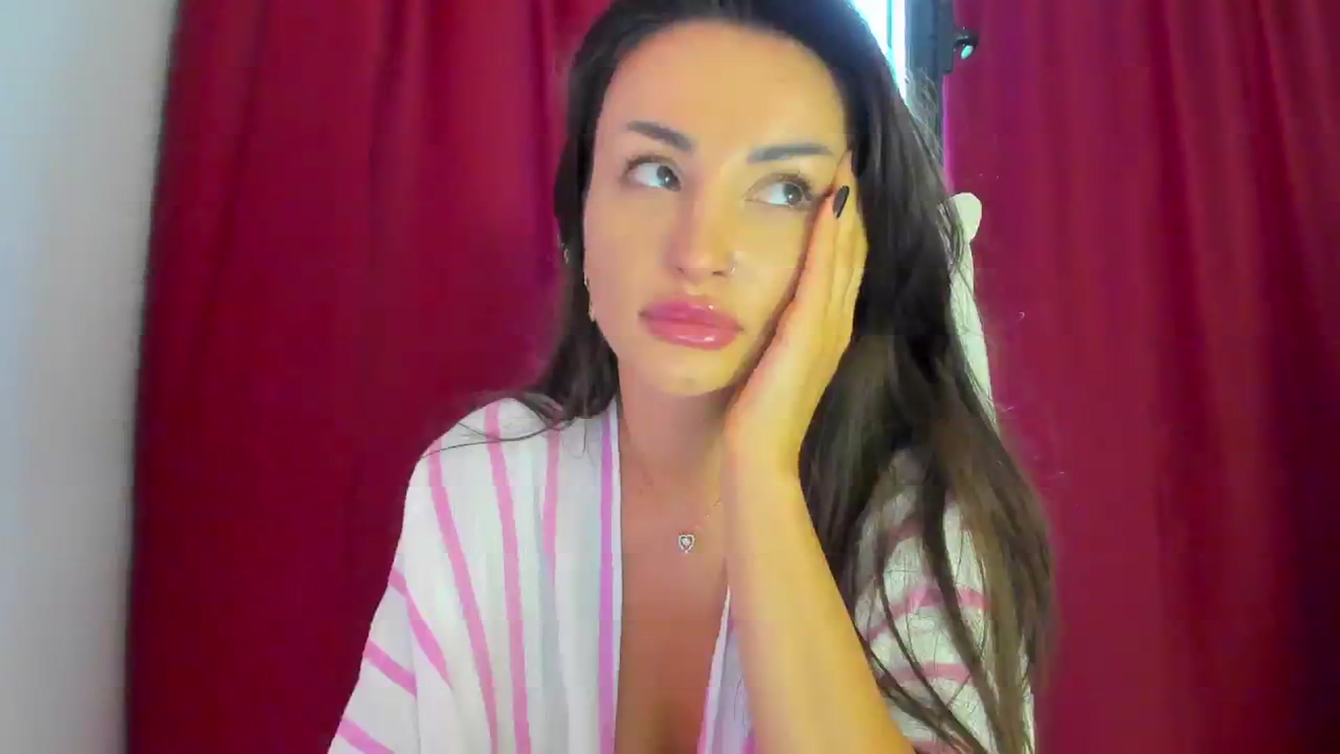 Gallery image thumbnail from AlyssiaKENT1's myfreecams stream on, 08/06/2024, 13:46 image 19 of 20