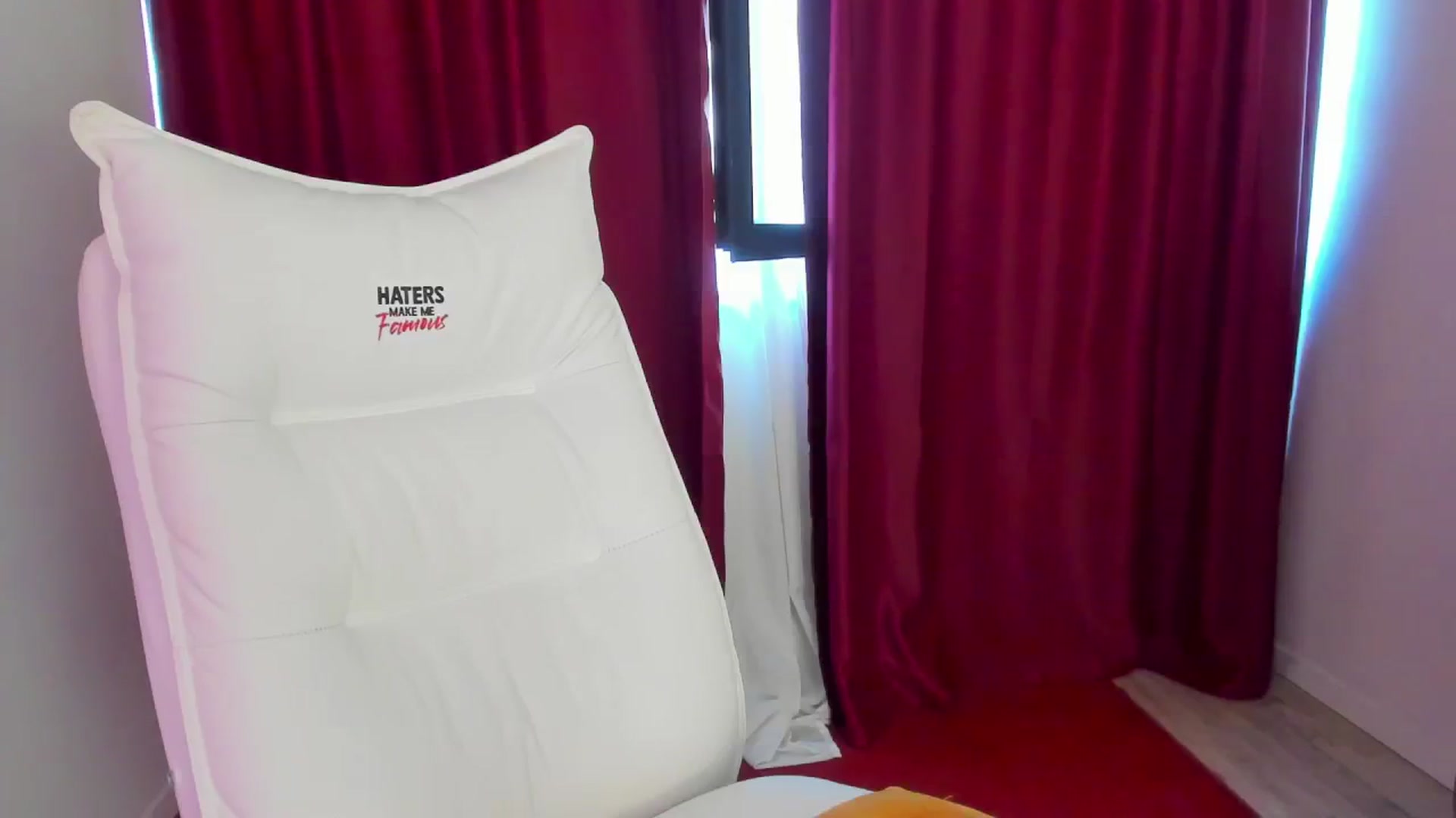 Gallery image thumbnail from AlyssiaKENT1's myfreecams stream on, 08/07/2024, 10:44 image 16 of 20