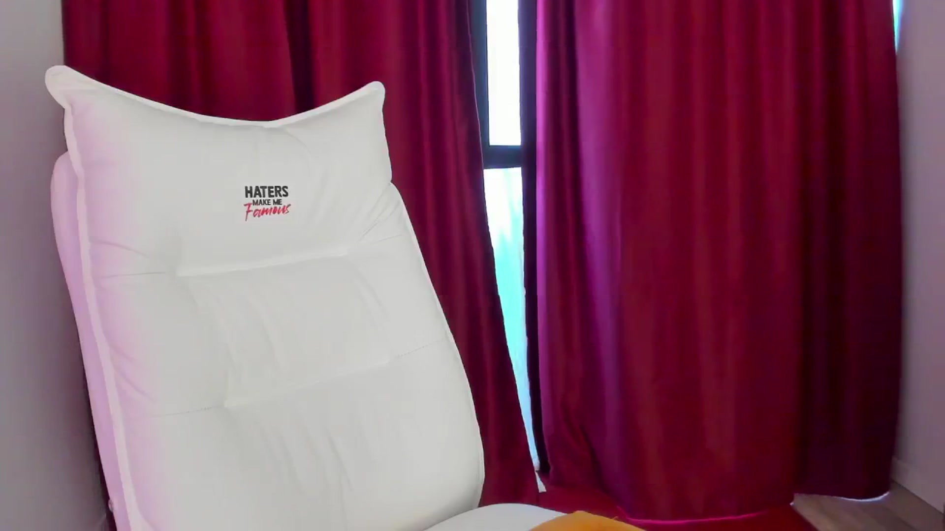 Gallery image thumbnail from AlyssiaKENT1's myfreecams stream on, 08/07/2024, 10:44 image 15 of 20