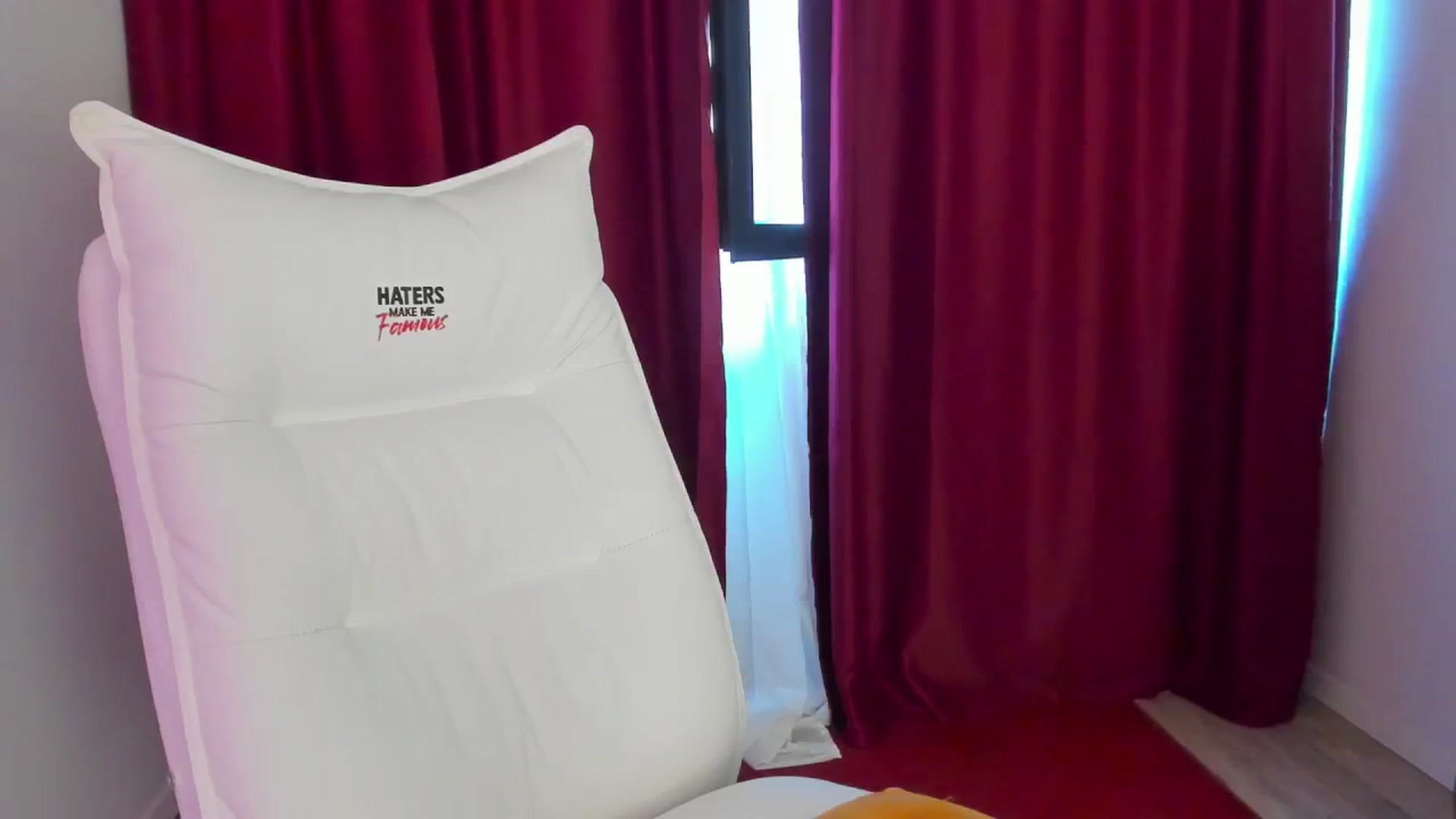 Gallery image thumbnail from AlyssiaKENT1's myfreecams stream on, 08/07/2024, 10:44 image 18 of 20