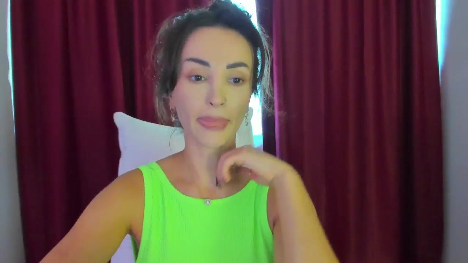 Gallery image thumbnail from AlyssiaKENT1's myfreecams stream on, 08/14/2024, 13:03 image 2 of 20