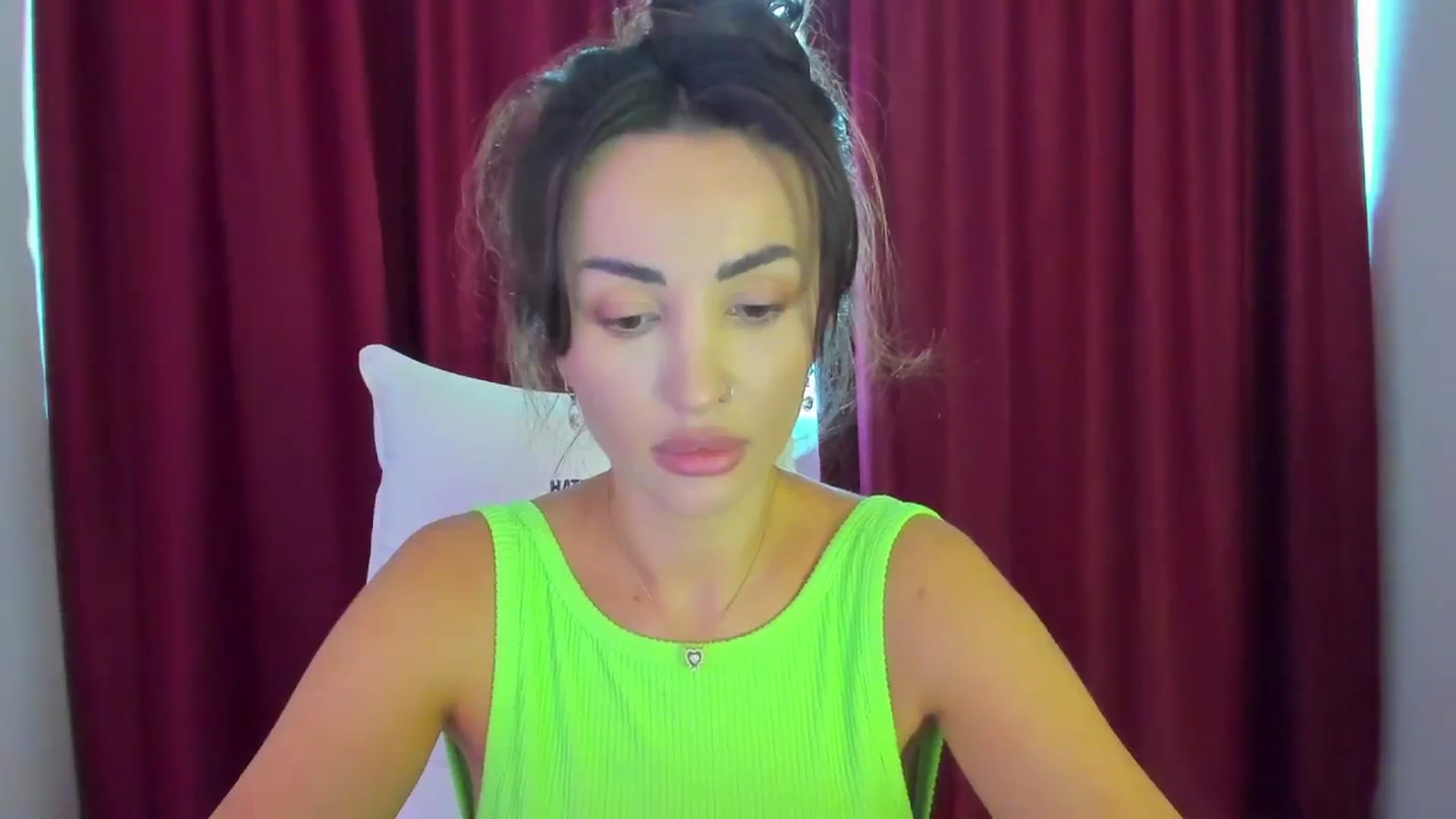 Gallery image thumbnail from AlyssiaKENT1's myfreecams stream on, 08/14/2024, 13:03 image 3 of 20