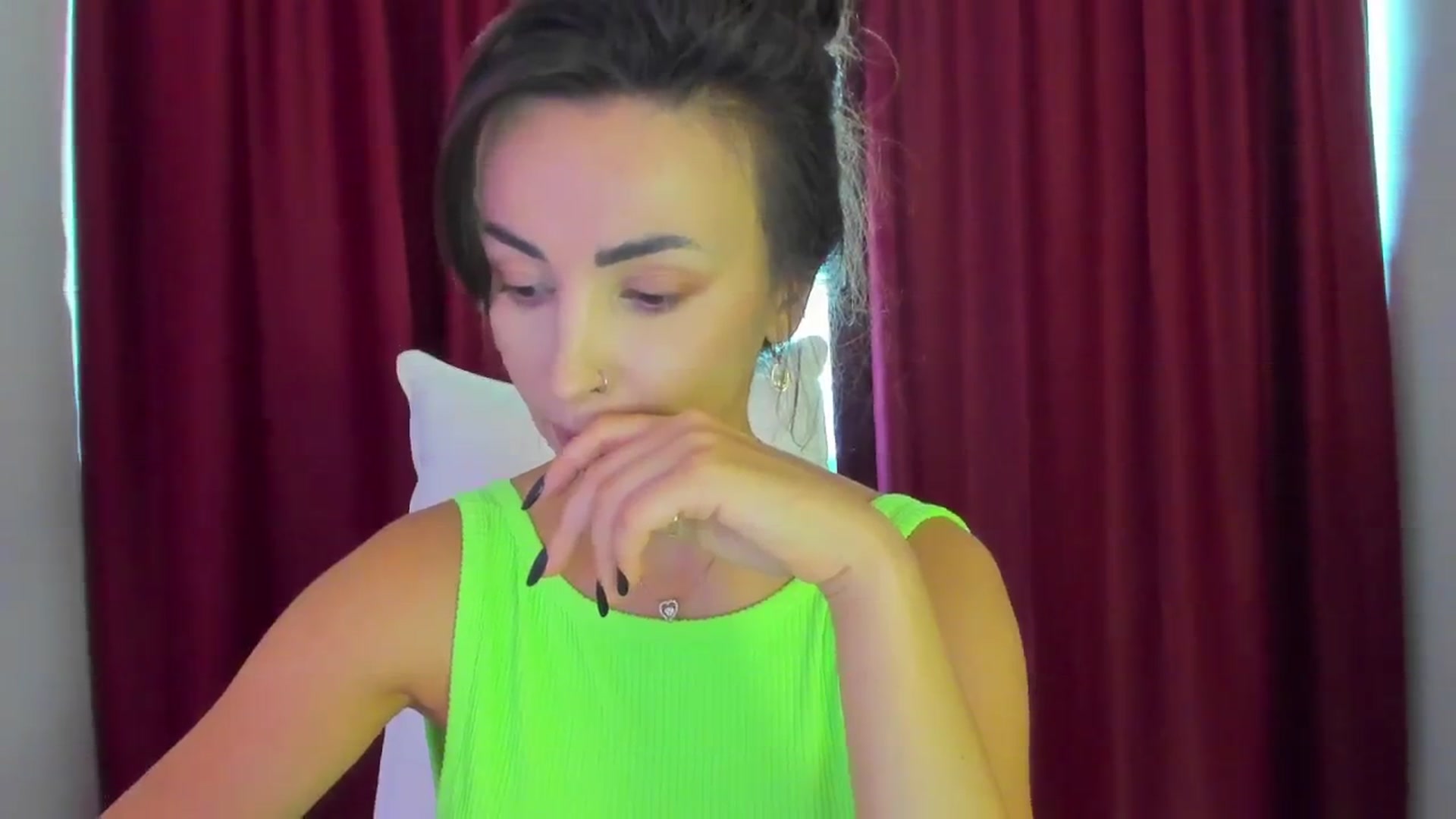 Gallery image thumbnail from AlyssiaKENT1's myfreecams stream on, 08/14/2024, 13:03 image 8 of 20