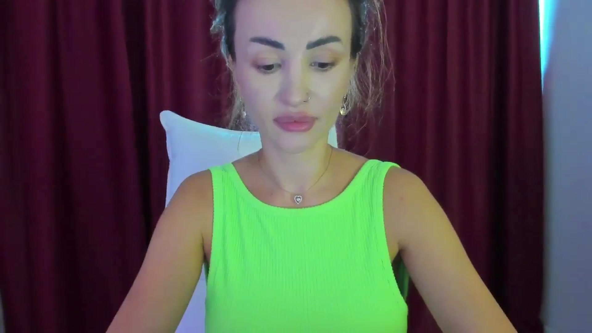 Gallery image thumbnail from AlyssiaKENT1's myfreecams stream on, 08/14/2024, 13:03 image 17 of 20