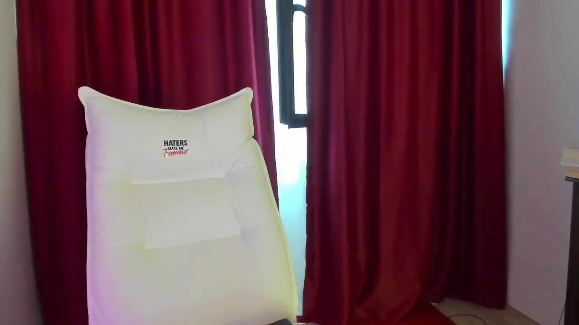 Gallery image thumbnail from AlyssiaKENT1's myfreecams stream on, 08/16/2024, 15:51 image 18 of 20