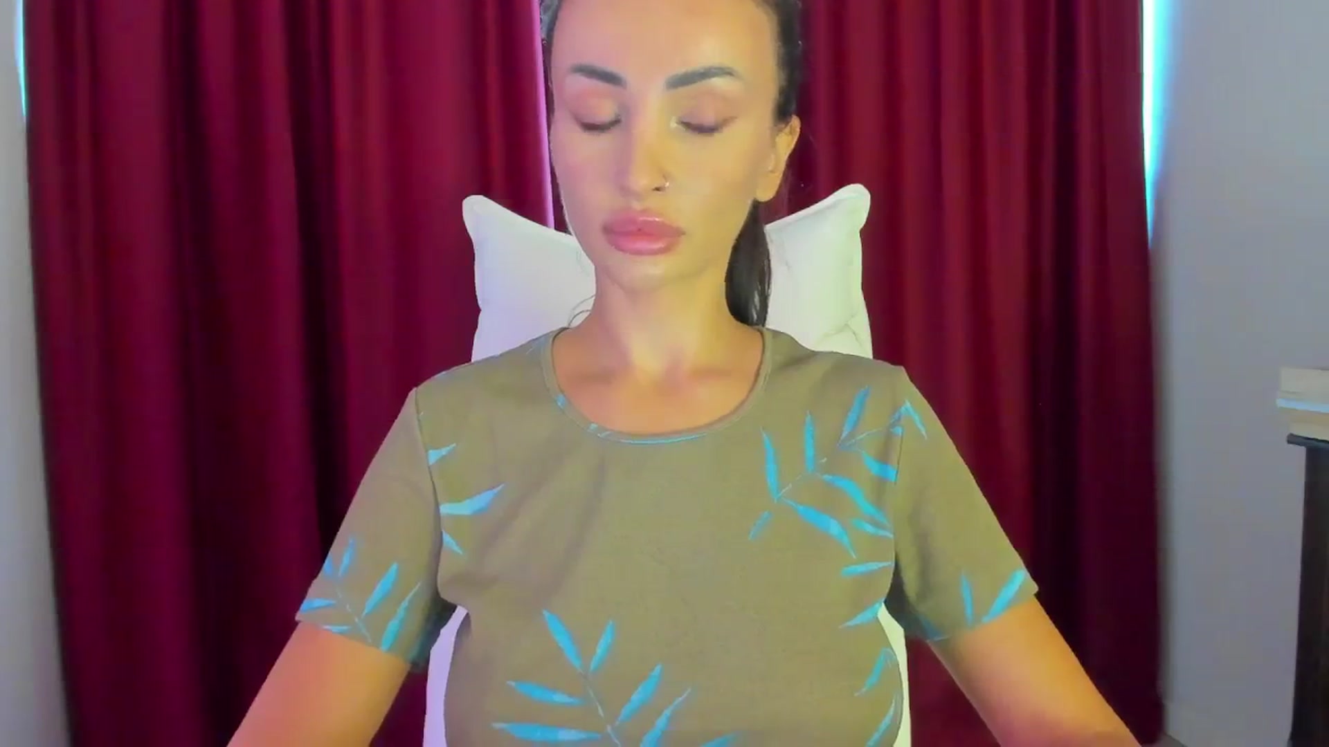 Gallery image thumbnail from AlyssiaKENT1's myfreecams stream on, 08/20/2024, 10:20 image 4 of 20