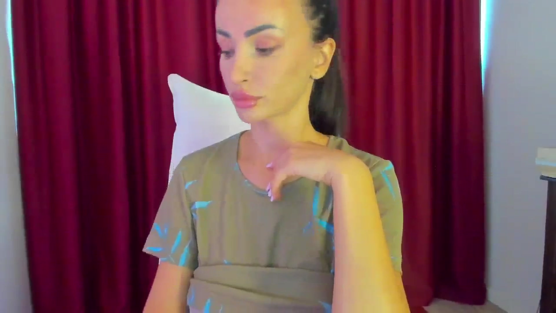 Gallery image thumbnail from AlyssiaKENT1's myfreecams stream on, 08/20/2024, 10:20 image 6 of 20