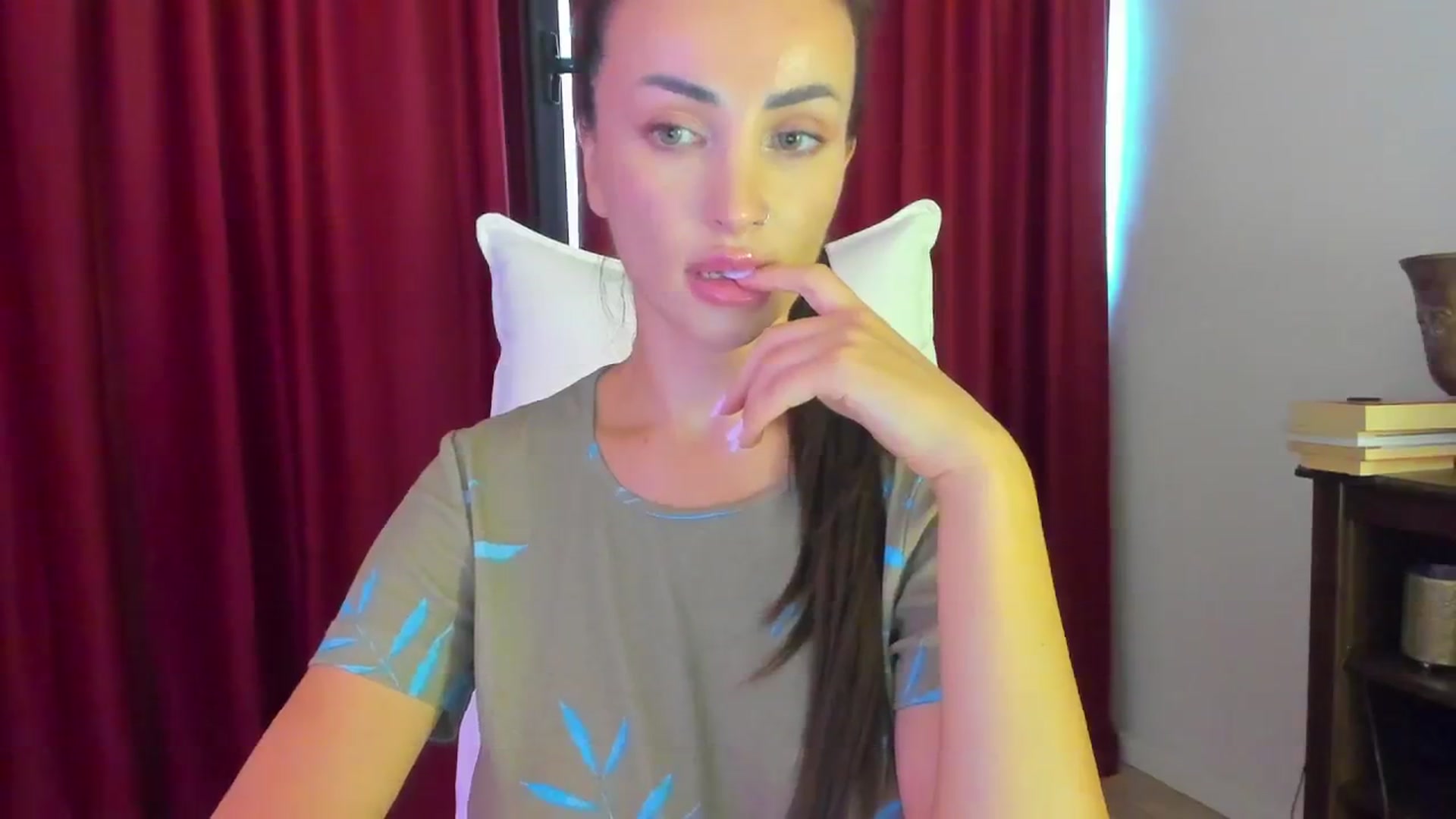 Gallery image thumbnail from AlyssiaKENT1's myfreecams stream on, 08/20/2024, 14:30 image 16 of 20