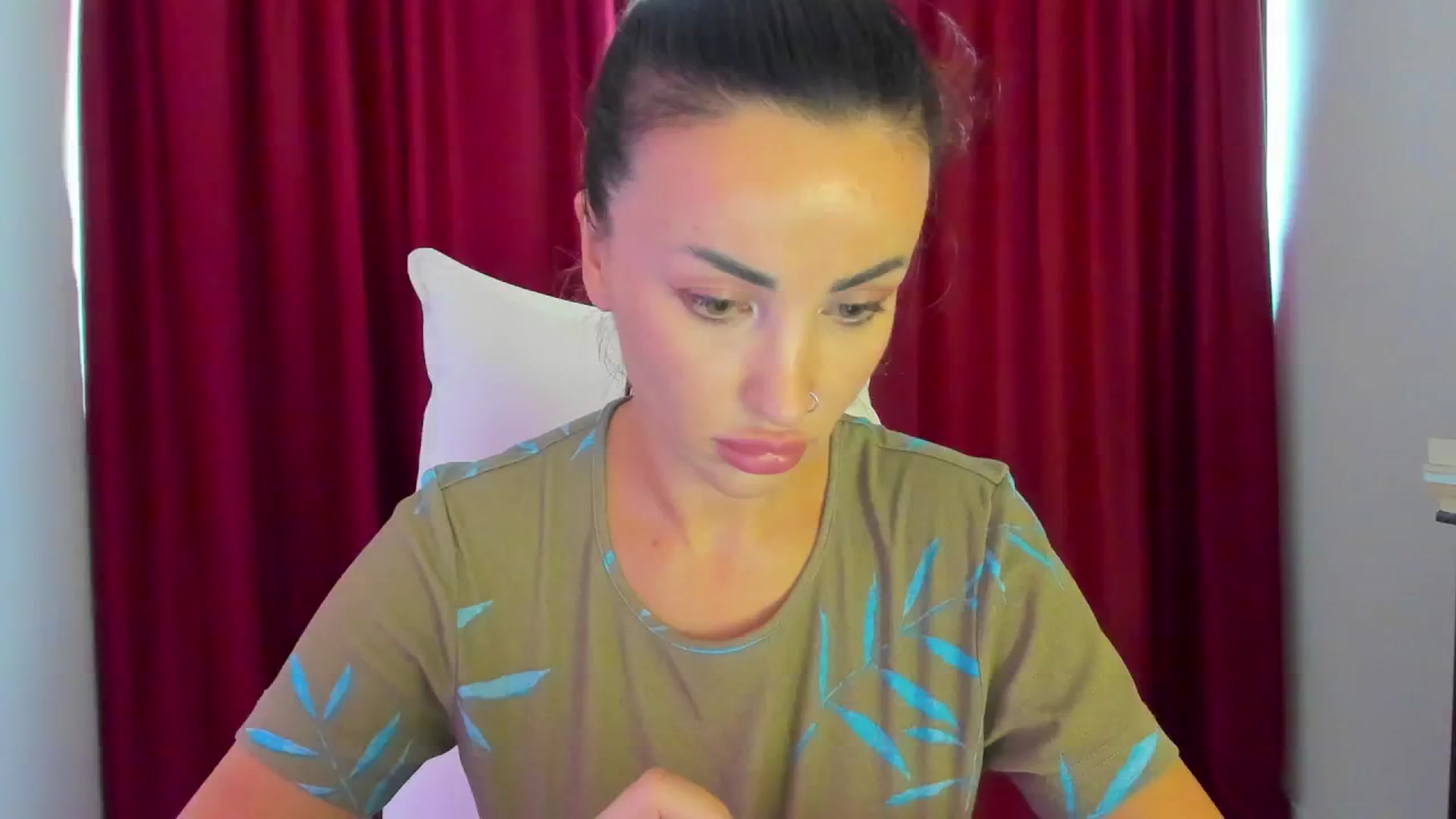 Gallery image thumbnail from AlyssiaKENT1's myfreecams stream on, 08/20/2024, 14:30 image 1 of 20