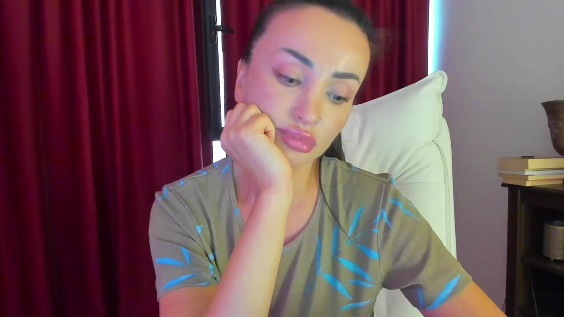 Gallery image thumbnail from AlyssiaKENT1's myfreecams stream on, 08/20/2024, 14:30 image 19 of 20
