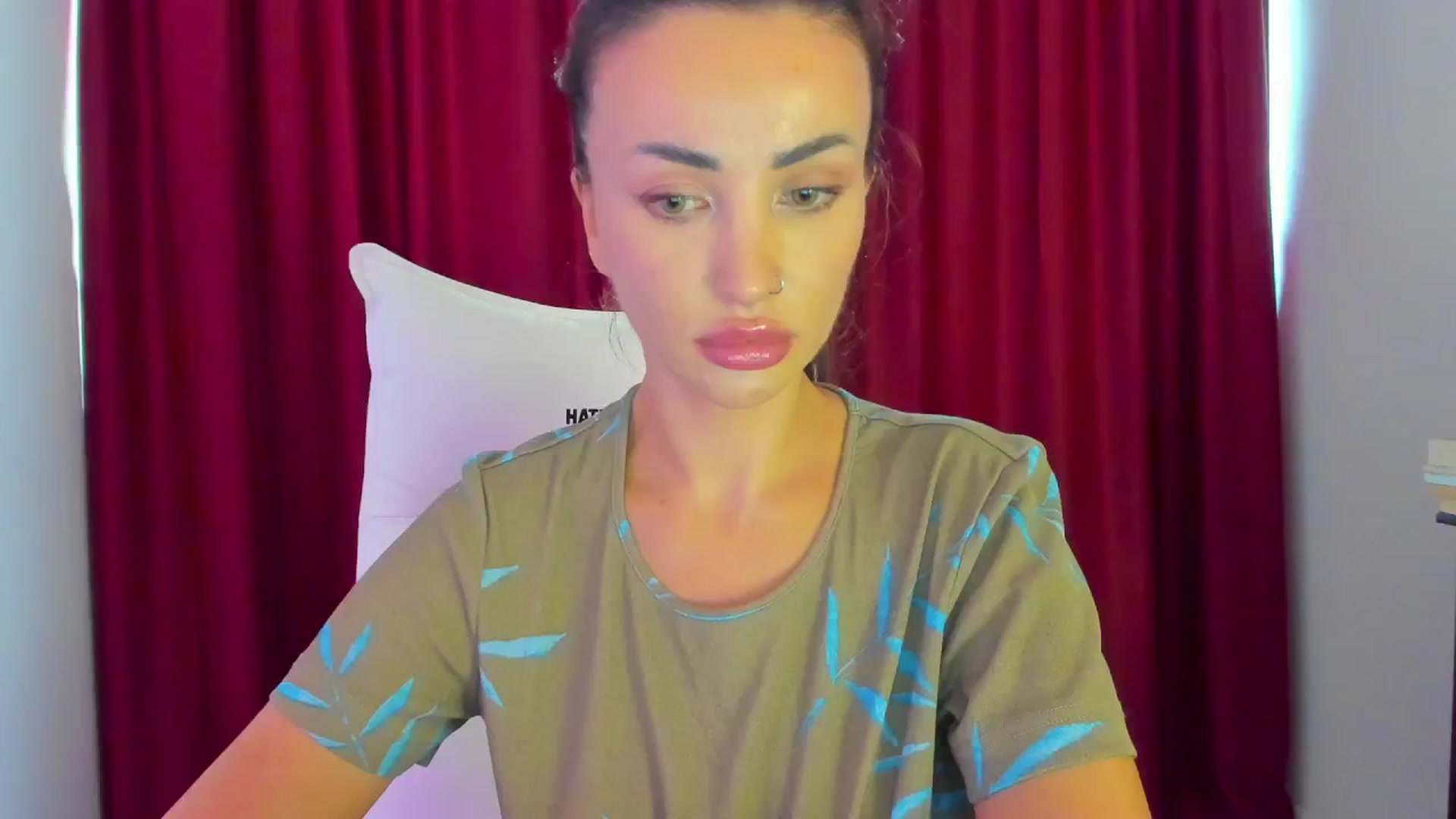 Gallery image thumbnail from AlyssiaKENT1's myfreecams stream on, 08/20/2024, 14:30 image 2 of 20