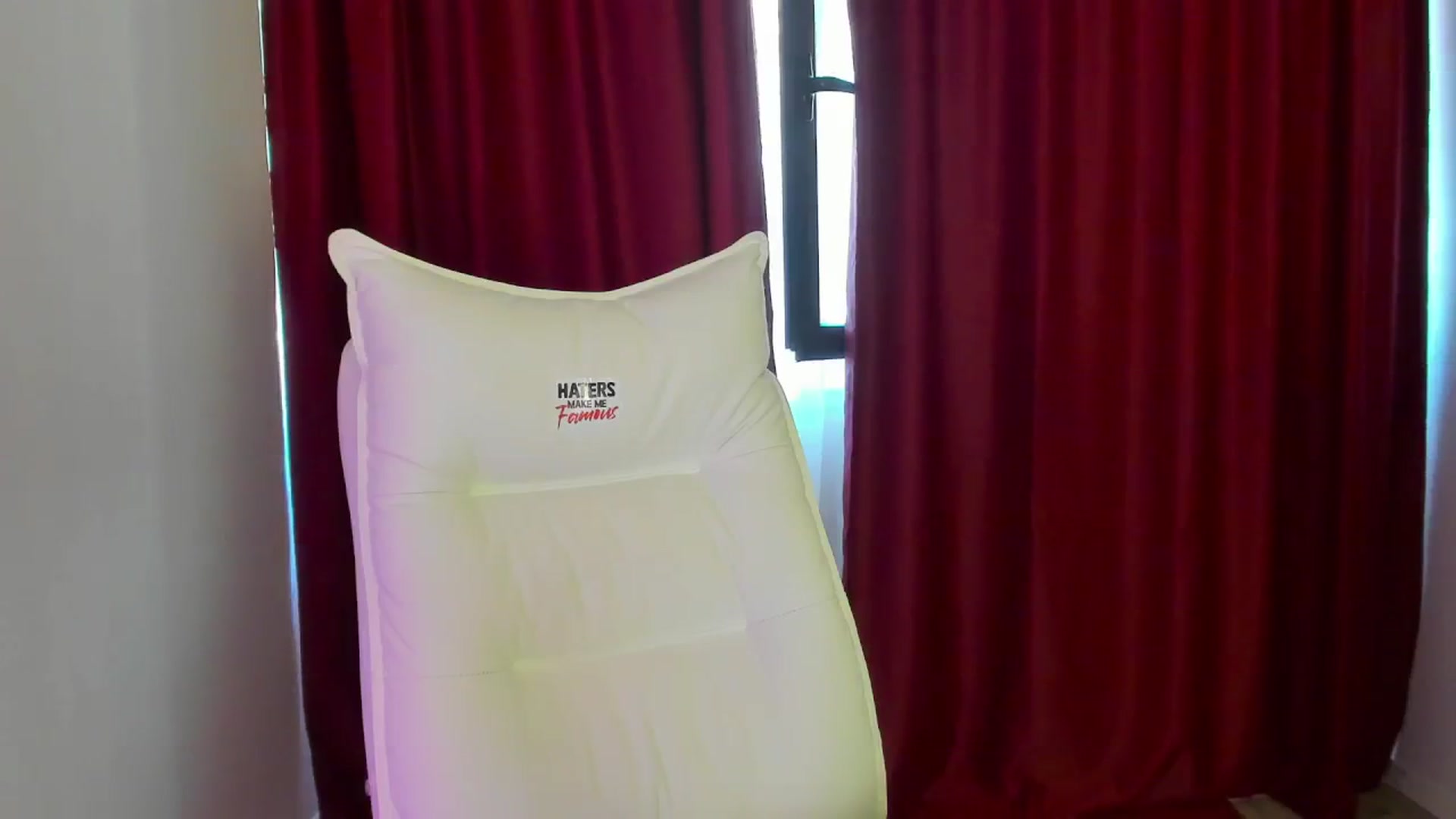 Gallery image thumbnail from AlyssiaKENT1's myfreecams stream on, 08/21/2024, 14:16 image 16 of 20