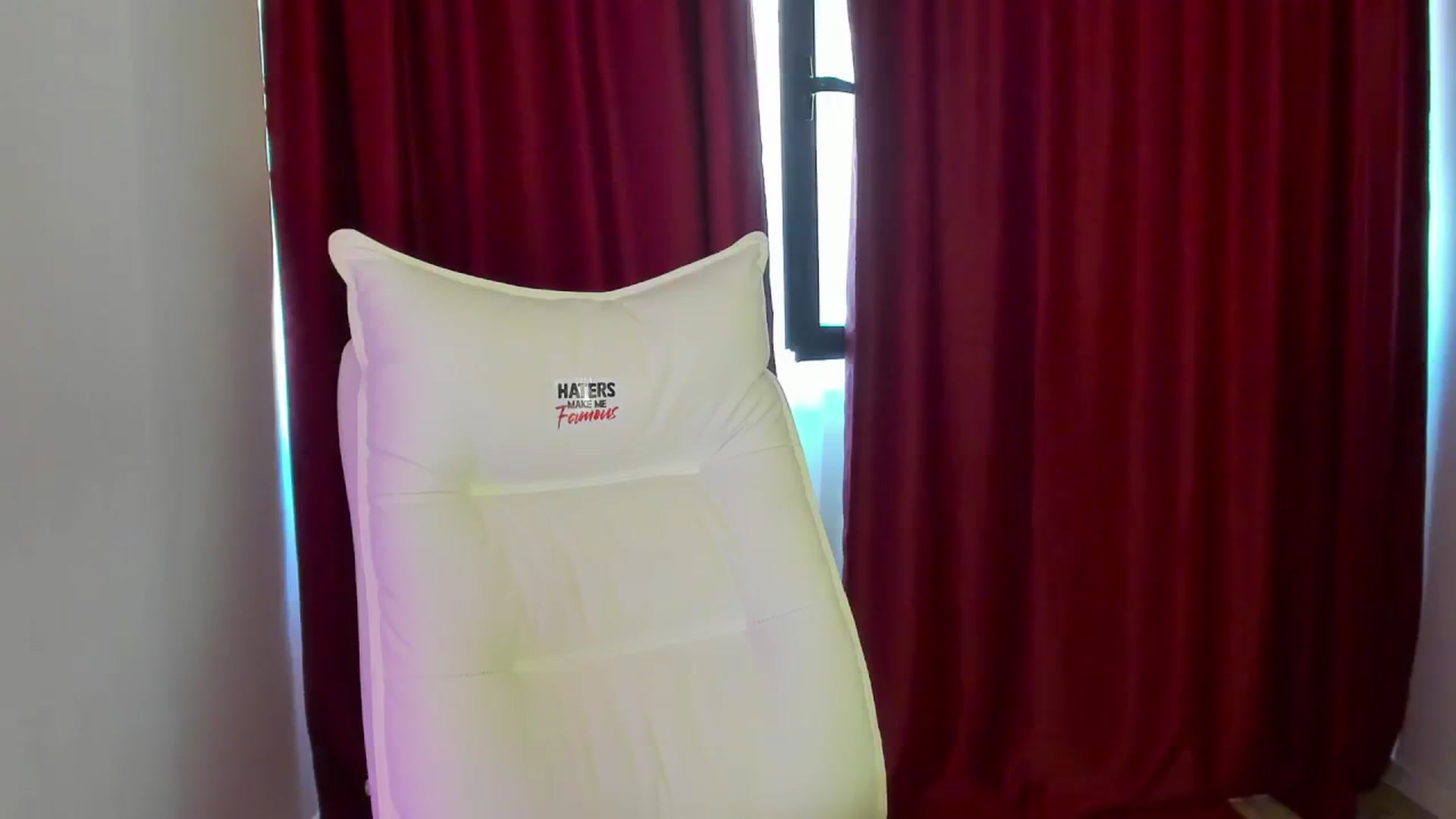 Gallery image thumbnail from AlyssiaKENT1's myfreecams stream on, 08/21/2024, 14:16 image 15 of 20