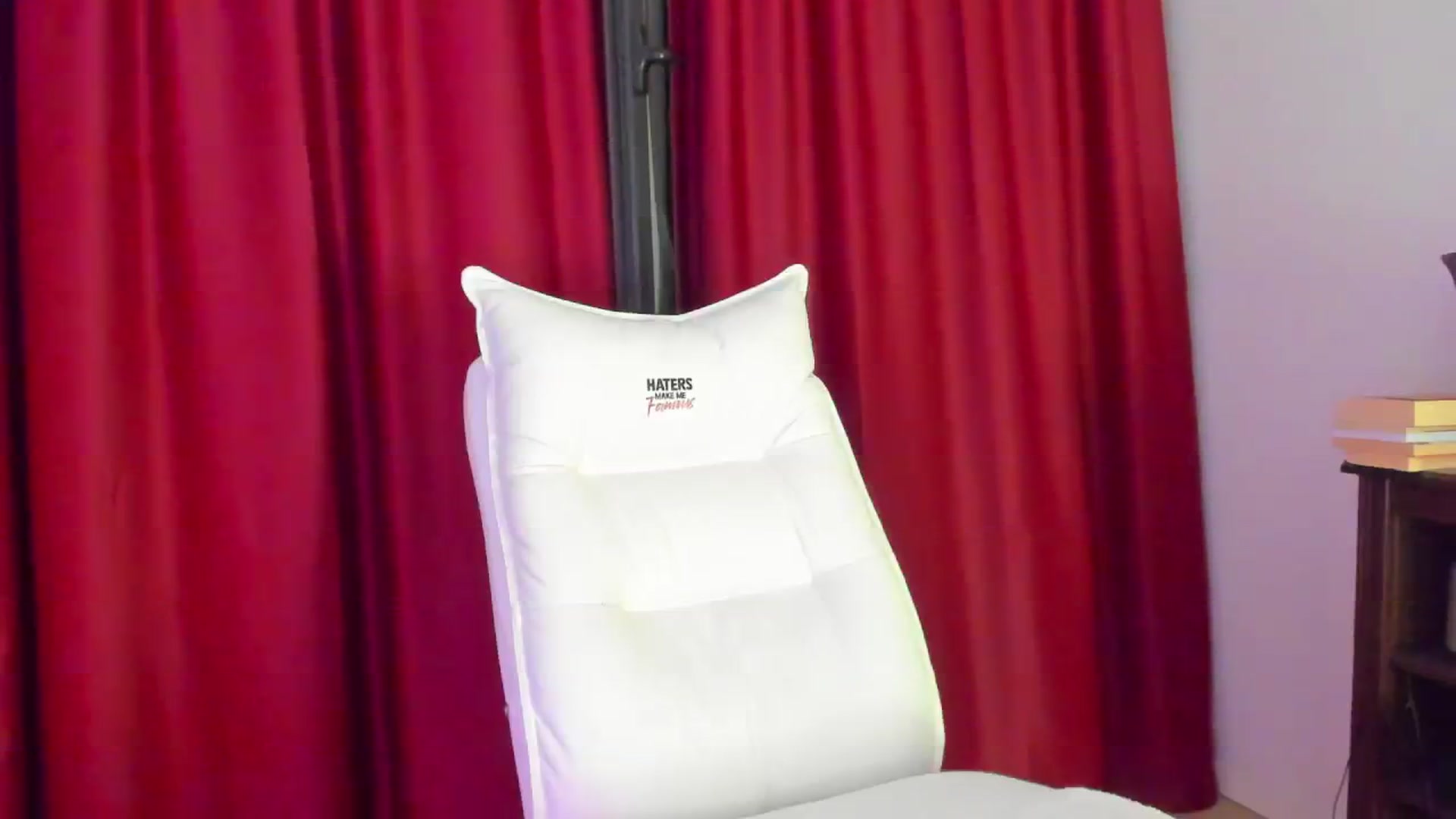 Gallery image thumbnail from AlyssiaKENT1's myfreecams stream on, 09/02/2024, 18:41 image 12 of 20