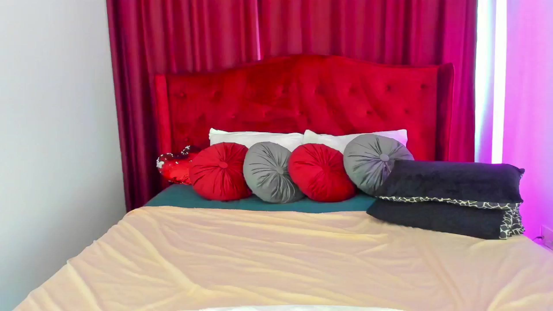 Gallery image thumbnail from AlyssiaKENT1's myfreecams stream on, 09/06/2024, 14:17 image 11 of 20