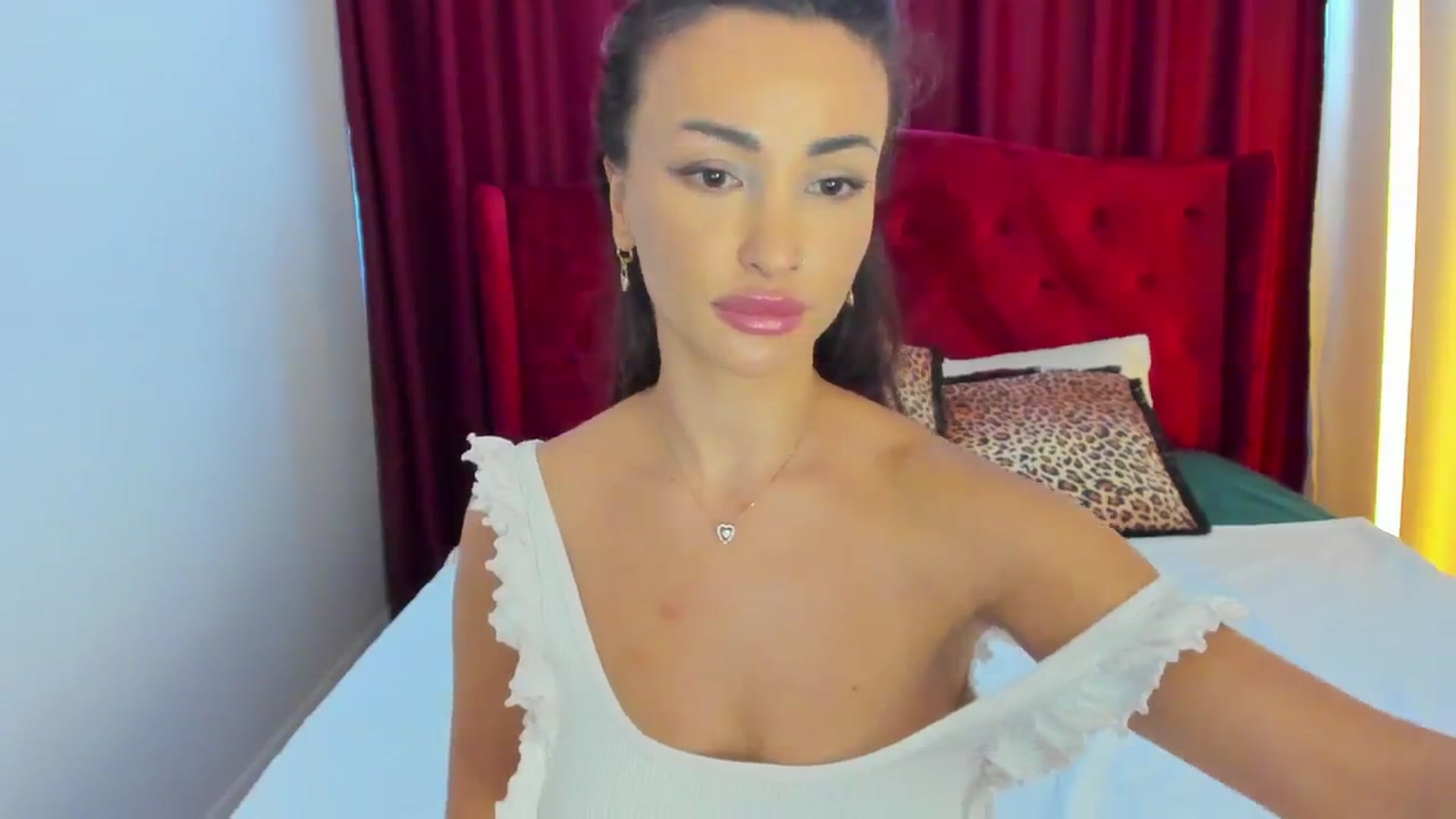 Gallery image thumbnail from AlyssiaKENT1's myfreecams stream on, 09/24/2024, 09:35 image 11 of 20