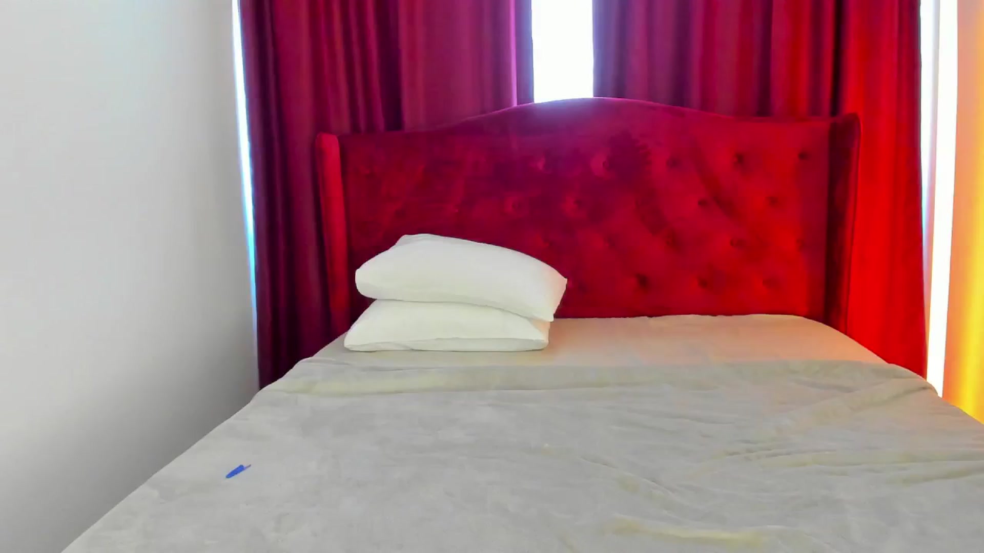 Gallery image thumbnail from AlyssiaKENT1's myfreecams stream on, 09/28/2024, 10:42 image 3 of 20