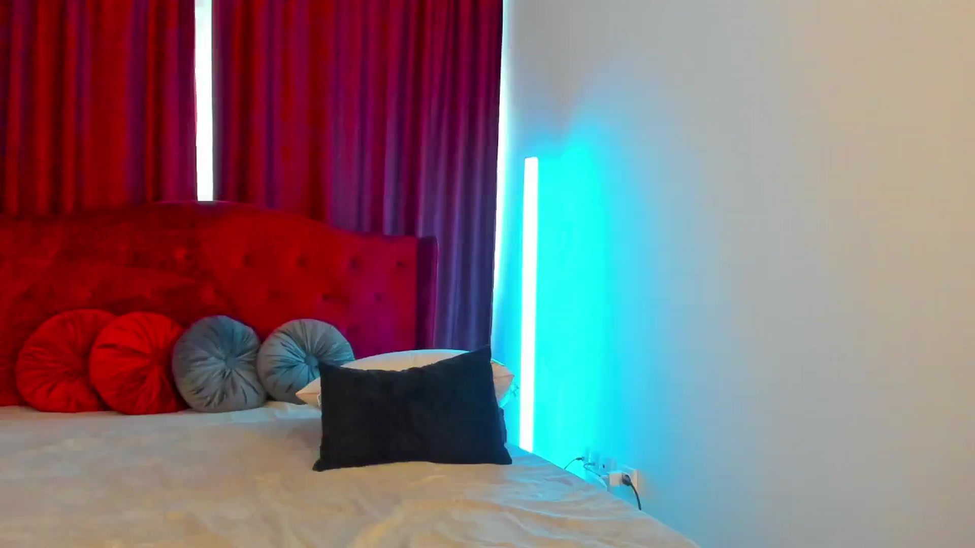 Gallery image thumbnail from AlyssiaKENT1's myfreecams stream on, 10/14/2024, 15:46 image 10 of 20