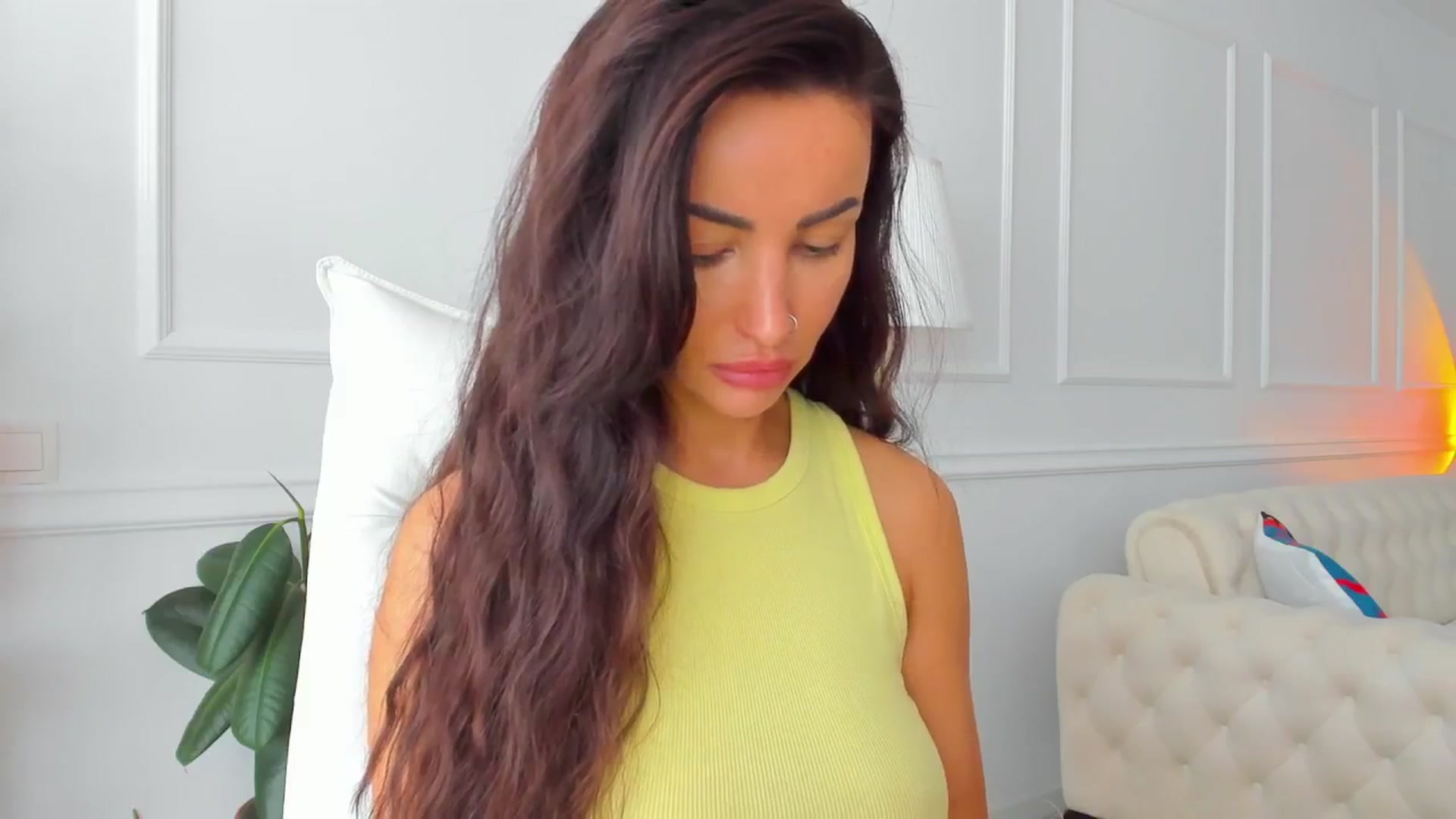 Gallery image thumbnail from AlyssiaKENT1's myfreecams stream on, 10/16/2024, 07:29 image 17 of 20