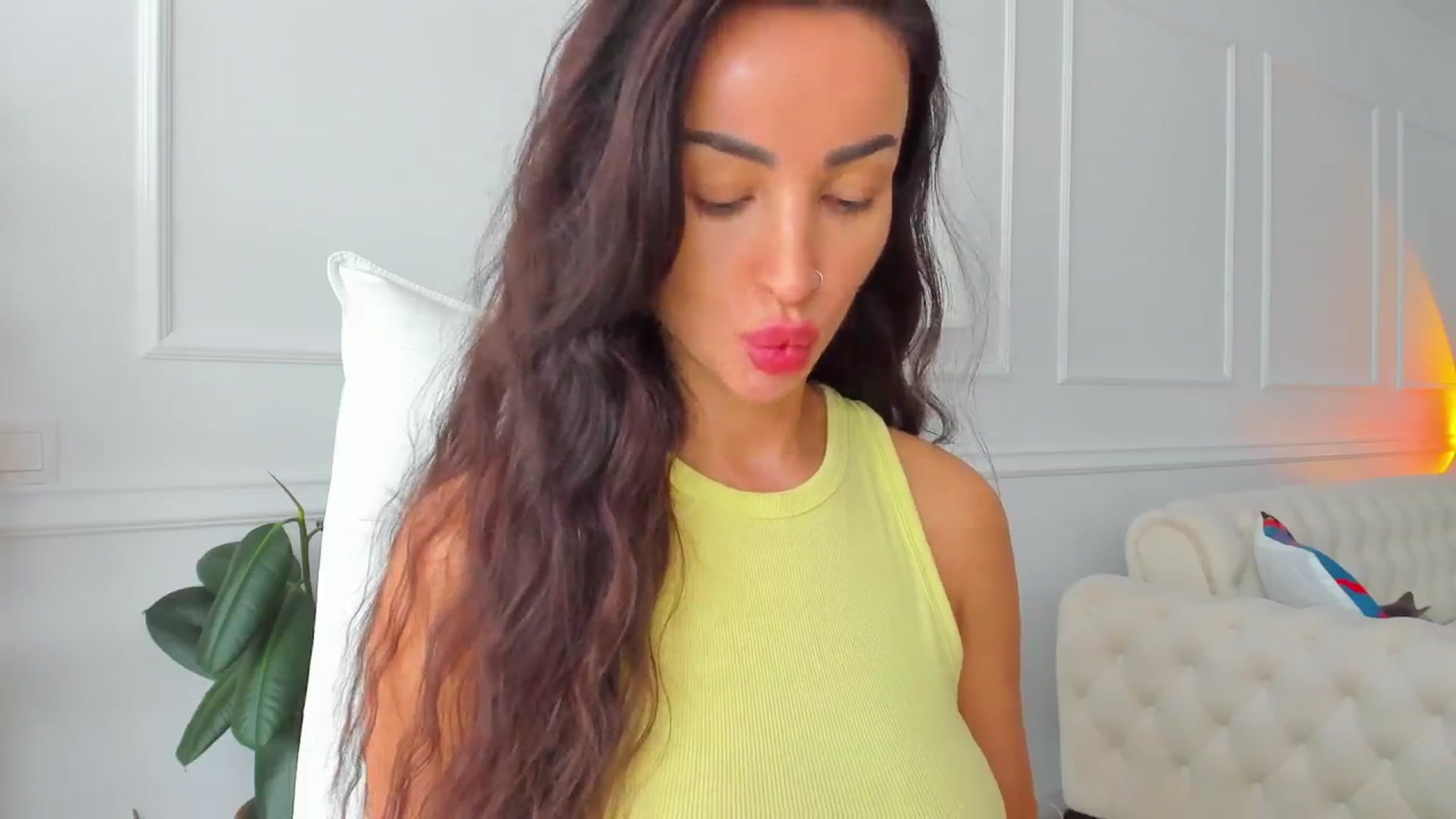 Gallery image thumbnail from AlyssiaKENT1's myfreecams stream on, 10/16/2024, 07:29 image 13 of 20