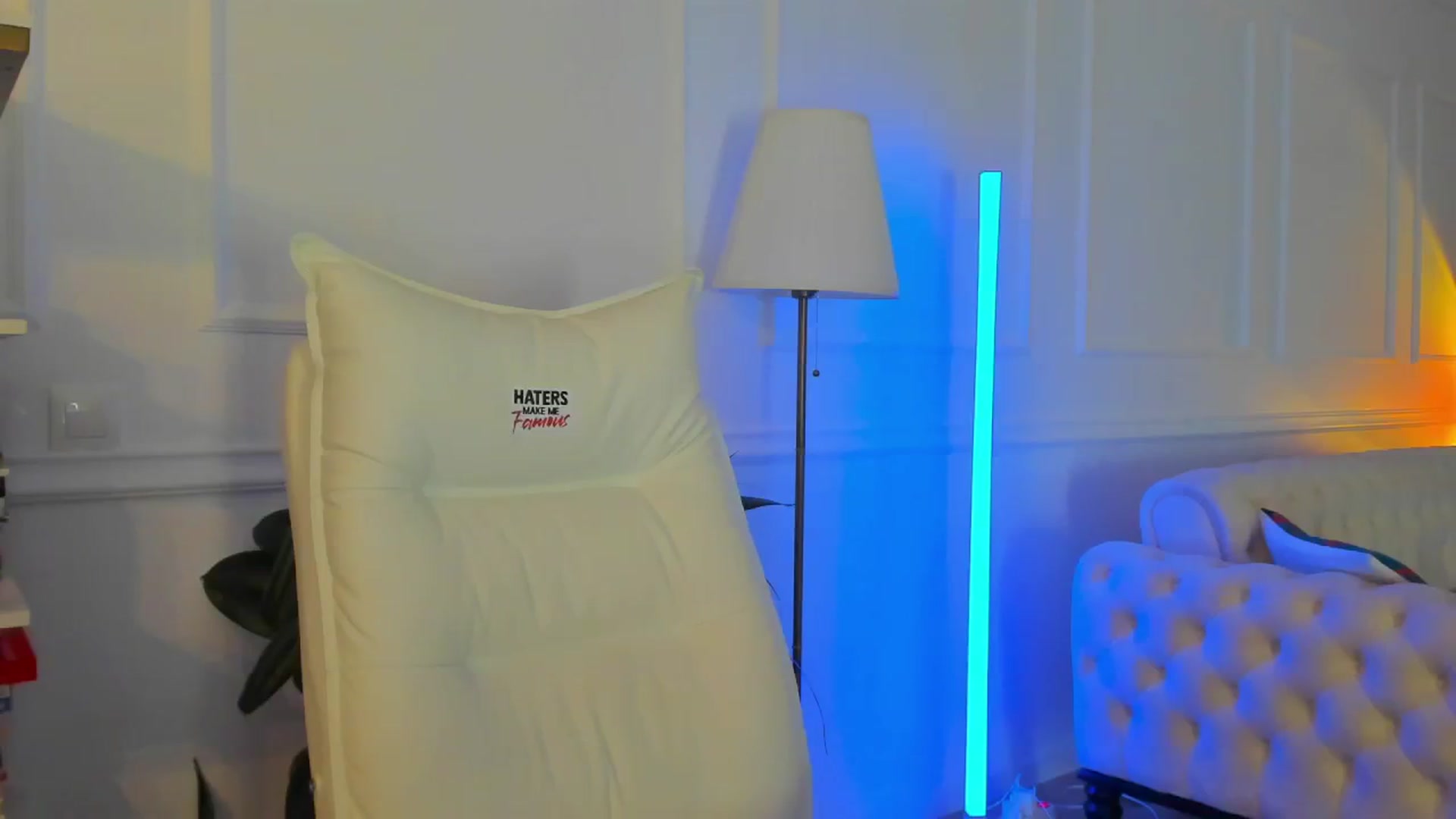 Gallery image thumbnail from AlyssiaKENT1's myfreecams stream on, 10/16/2024, 16:48 image 13 of 20