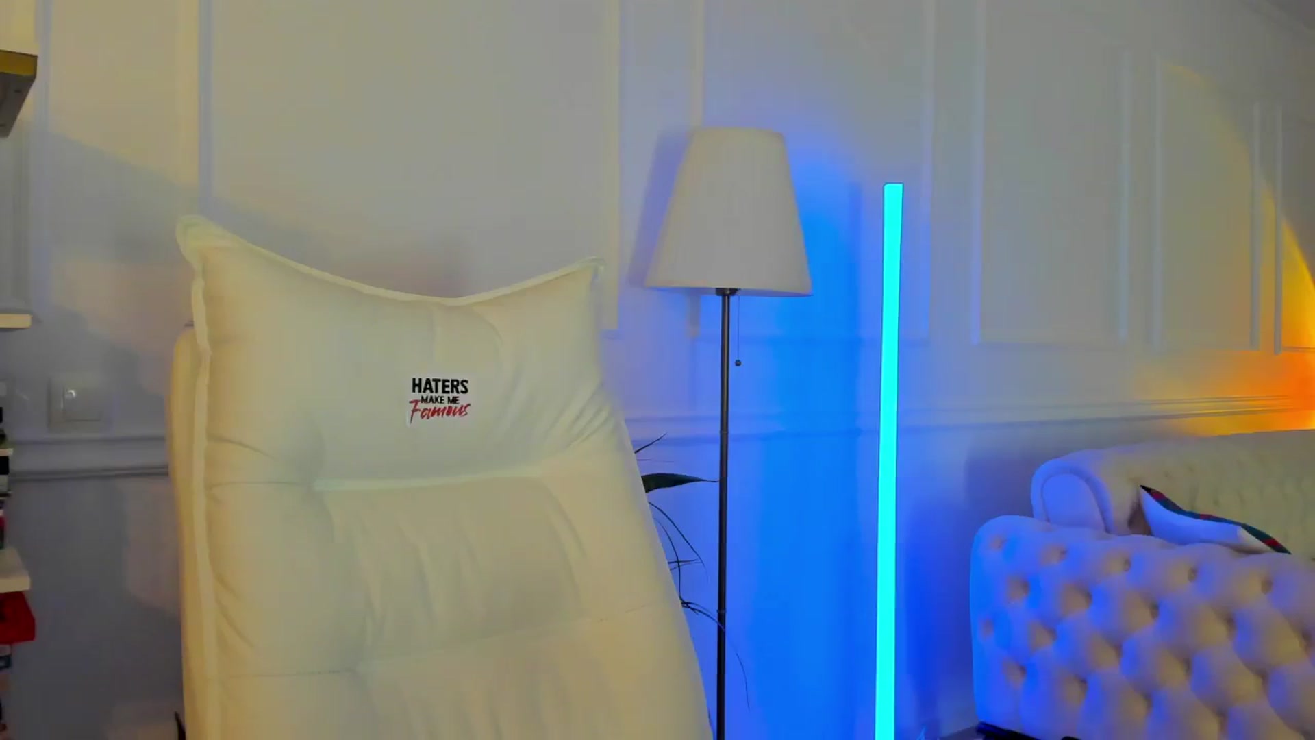 Gallery image thumbnail from AlyssiaKENT1's myfreecams stream on, 10/16/2024, 16:48 image 15 of 20