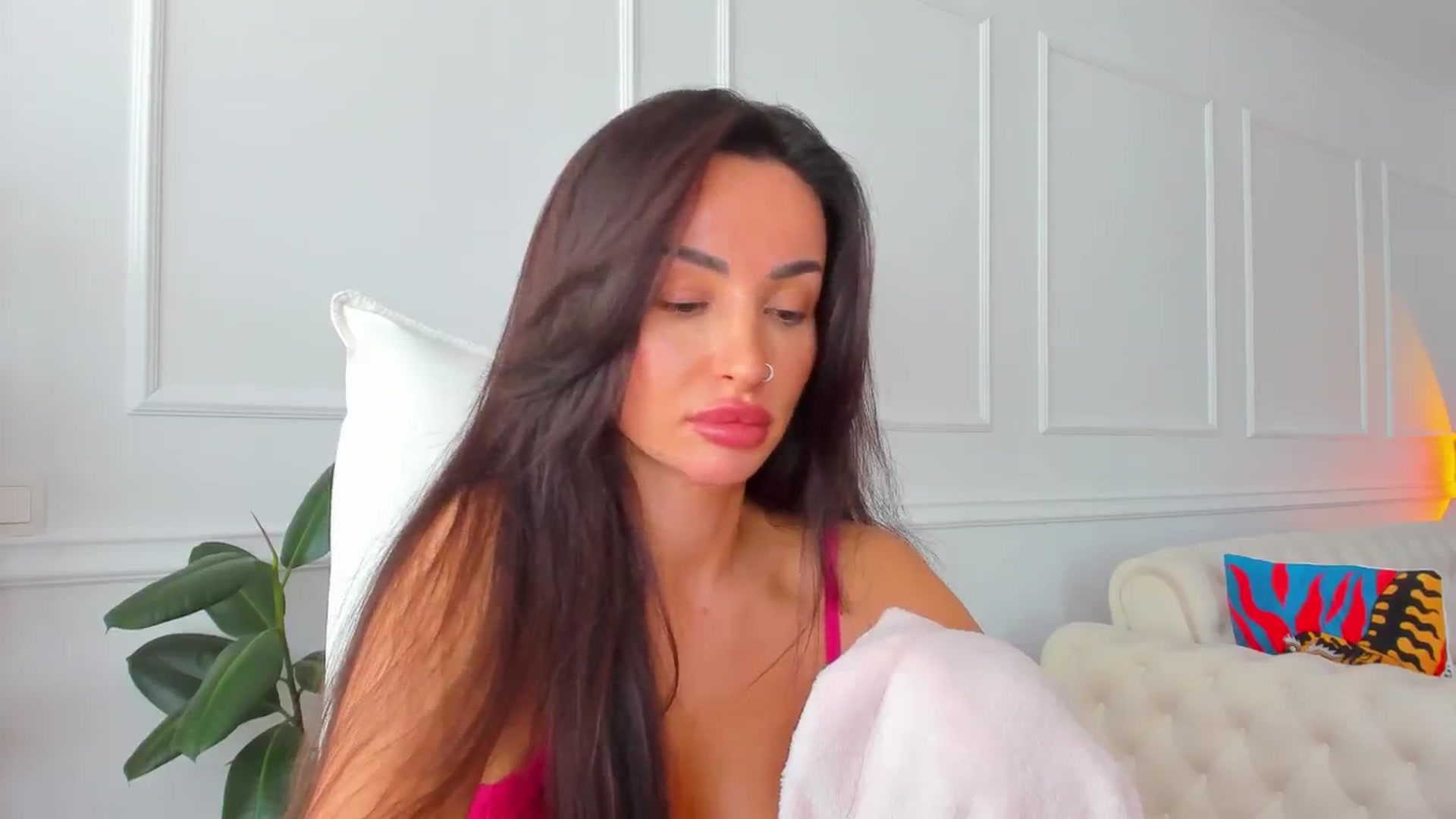 Gallery image thumbnail from AlyssiaKENT1's myfreecams stream on, 10/22/2024, 08:51 image 2 of 20
