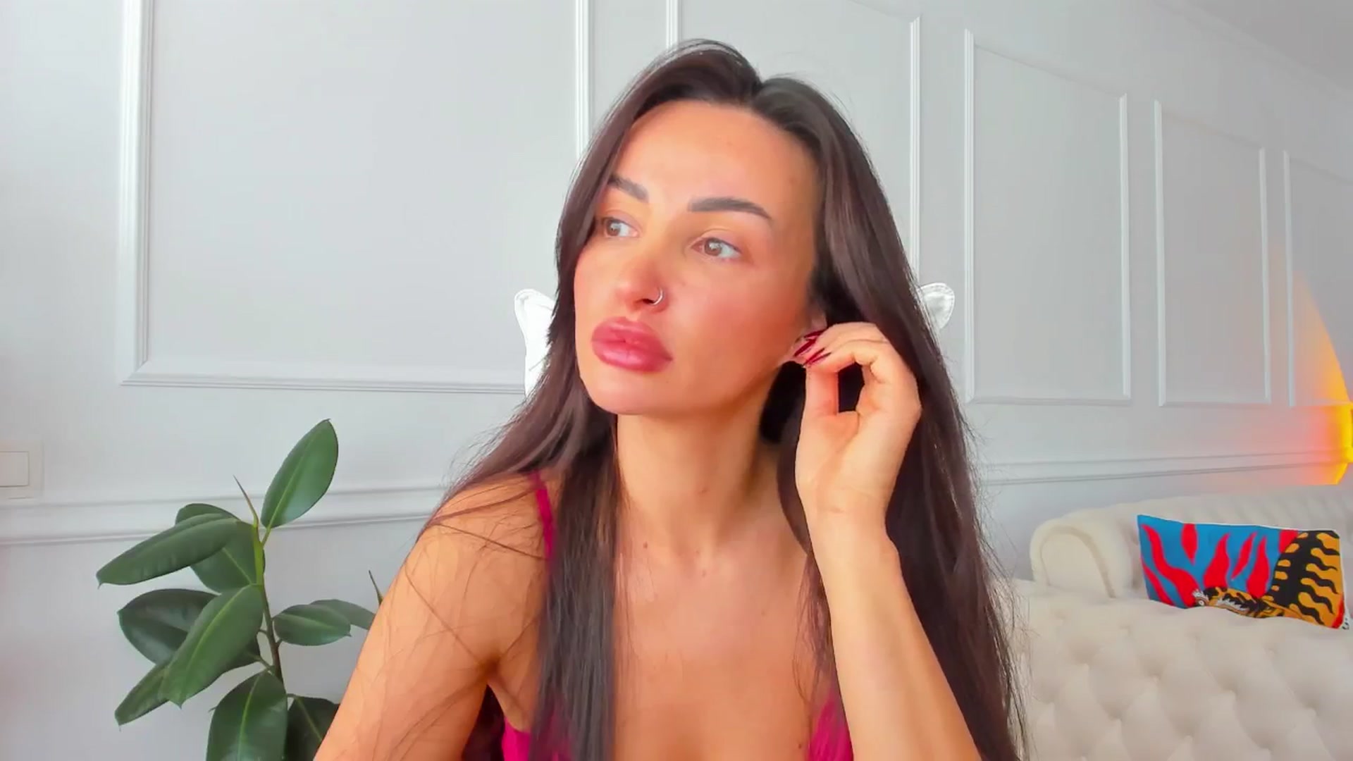 Gallery image thumbnail from AlyssiaKENT1's myfreecams stream on, 10/22/2024, 08:51 image 8 of 20