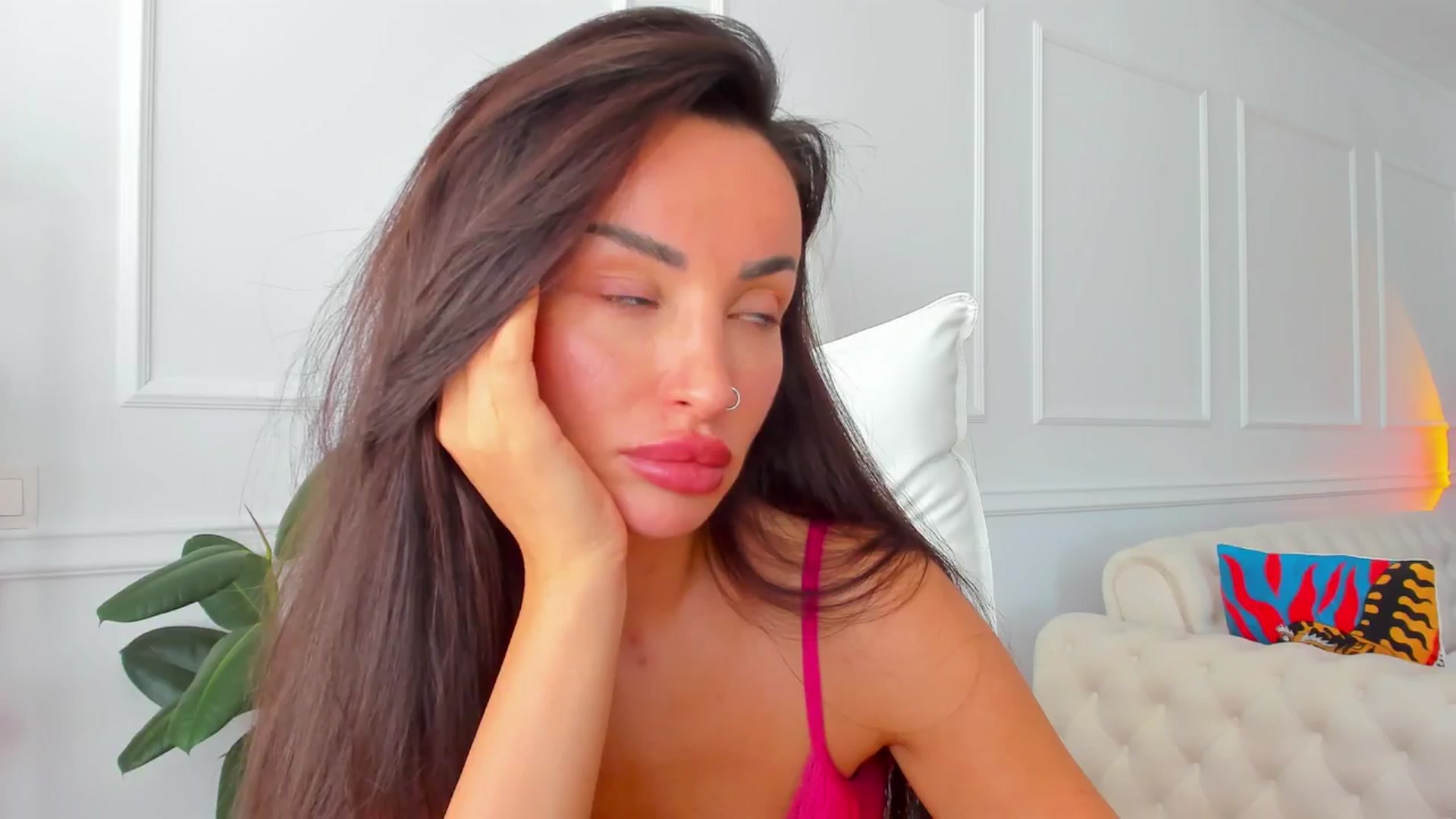 Gallery image thumbnail from AlyssiaKENT1's myfreecams stream on, 10/22/2024, 10:05 image 3 of 20