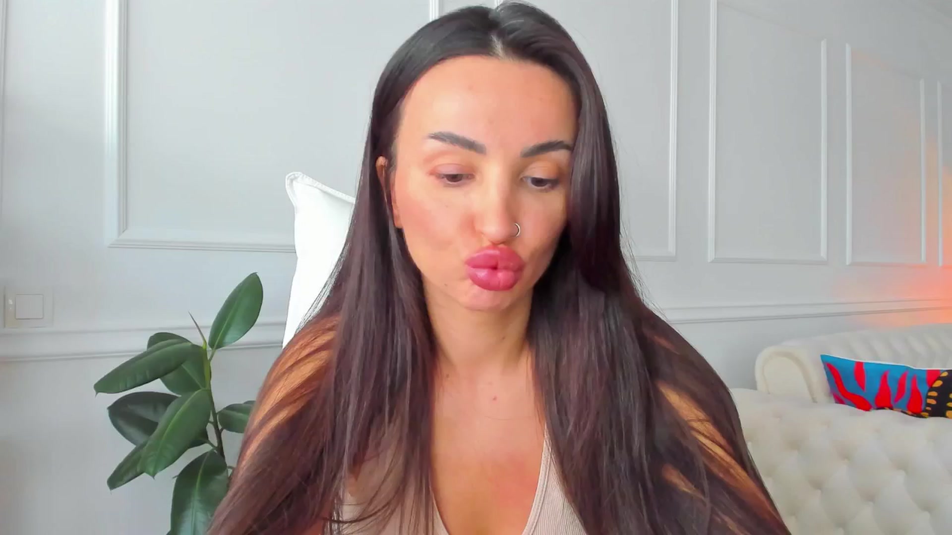 Gallery image thumbnail from AlyssiaKENT1's myfreecams stream on, 10/22/2024, 15:42 image 5 of 20