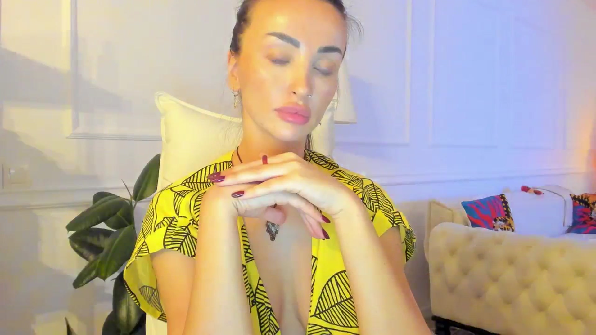 Gallery image thumbnail from AlyssiaKENT1's myfreecams stream on, 10/26/2024, 18:47 image 3 of 20