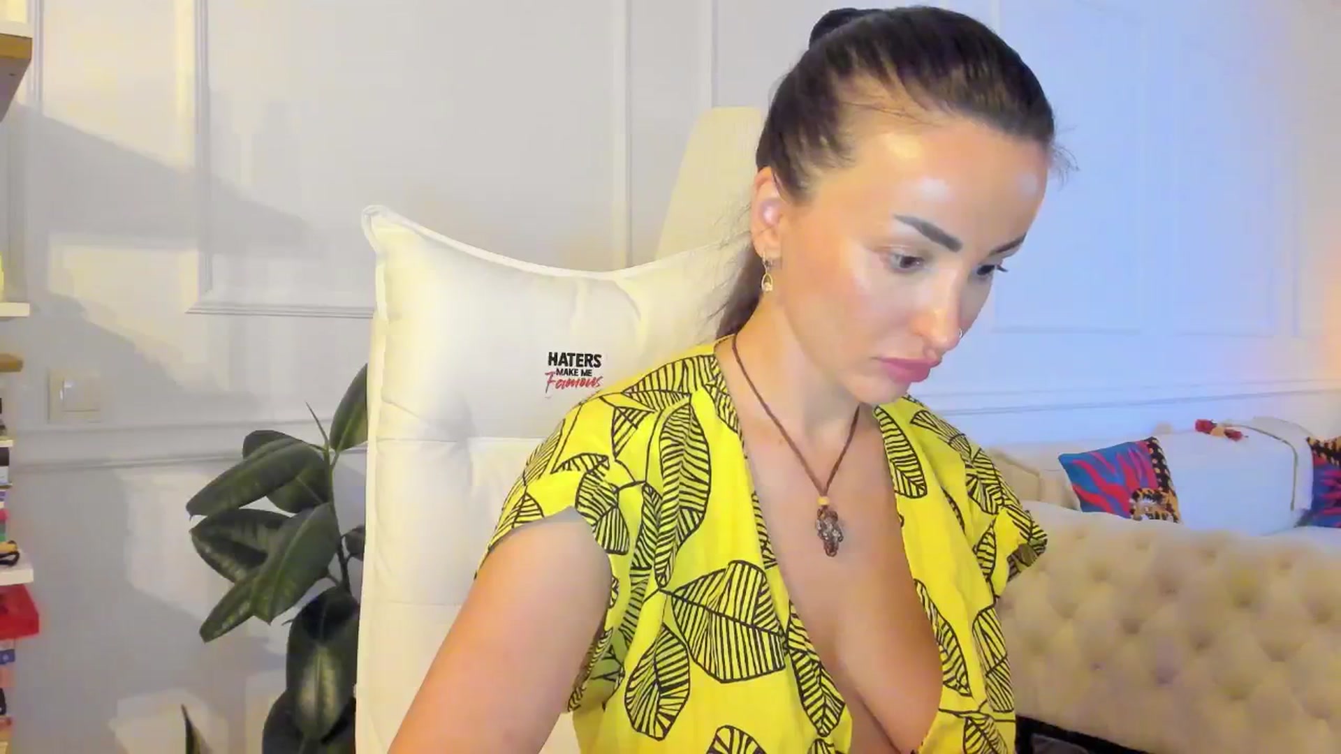 Gallery image thumbnail from AlyssiaKENT1's myfreecams stream on, 10/26/2024, 18:47 image 12 of 20