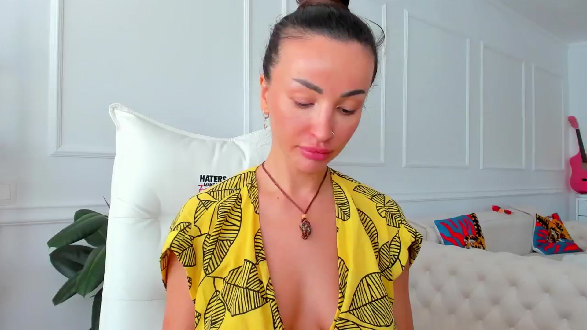 Gallery image thumbnail from AlyssiaKENT1's myfreecams stream on, 10/27/2024, 09:21 image 14 of 20