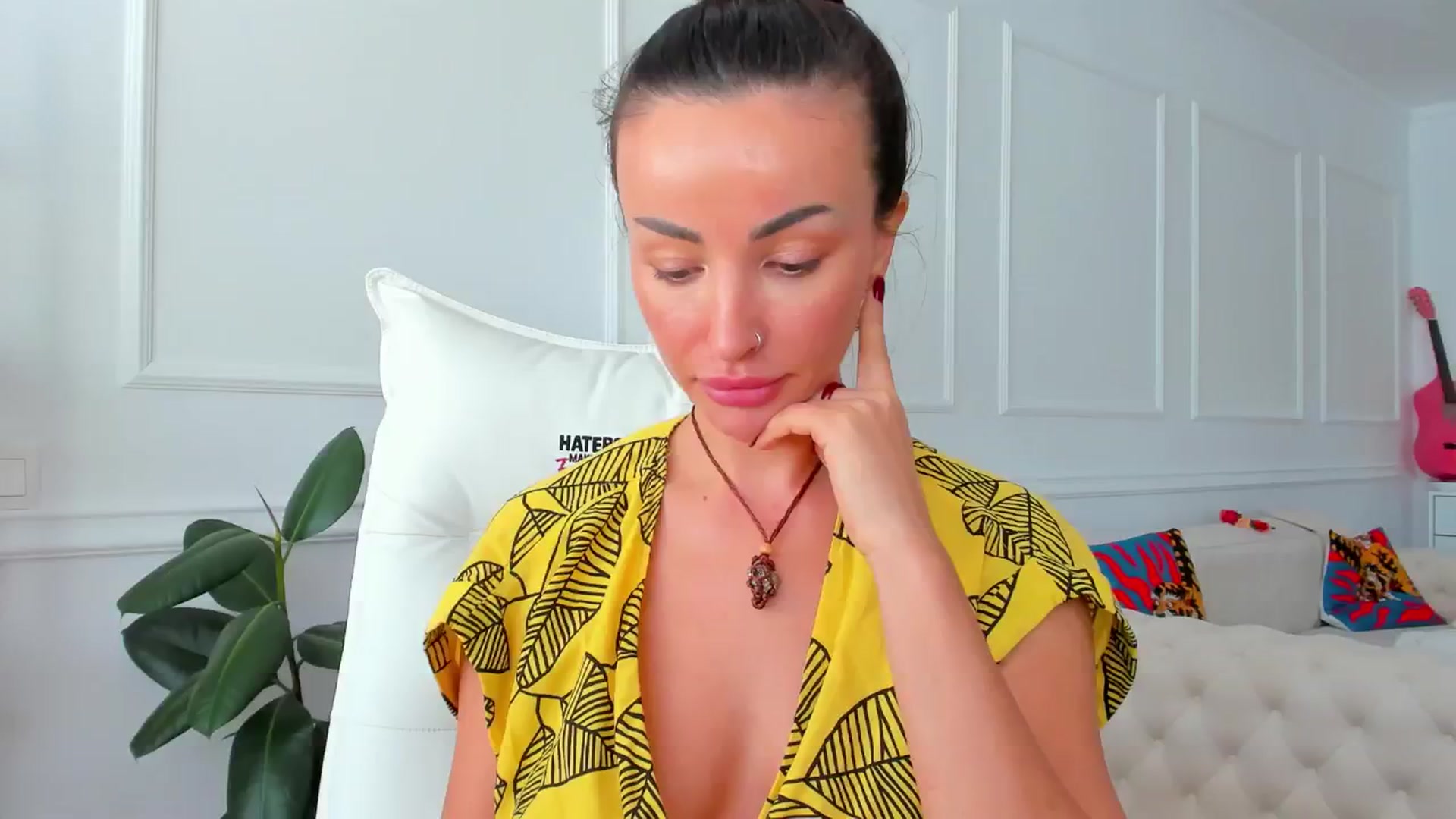 Gallery image thumbnail from AlyssiaKENT1's myfreecams stream on, 10/27/2024, 09:21 image 17 of 20