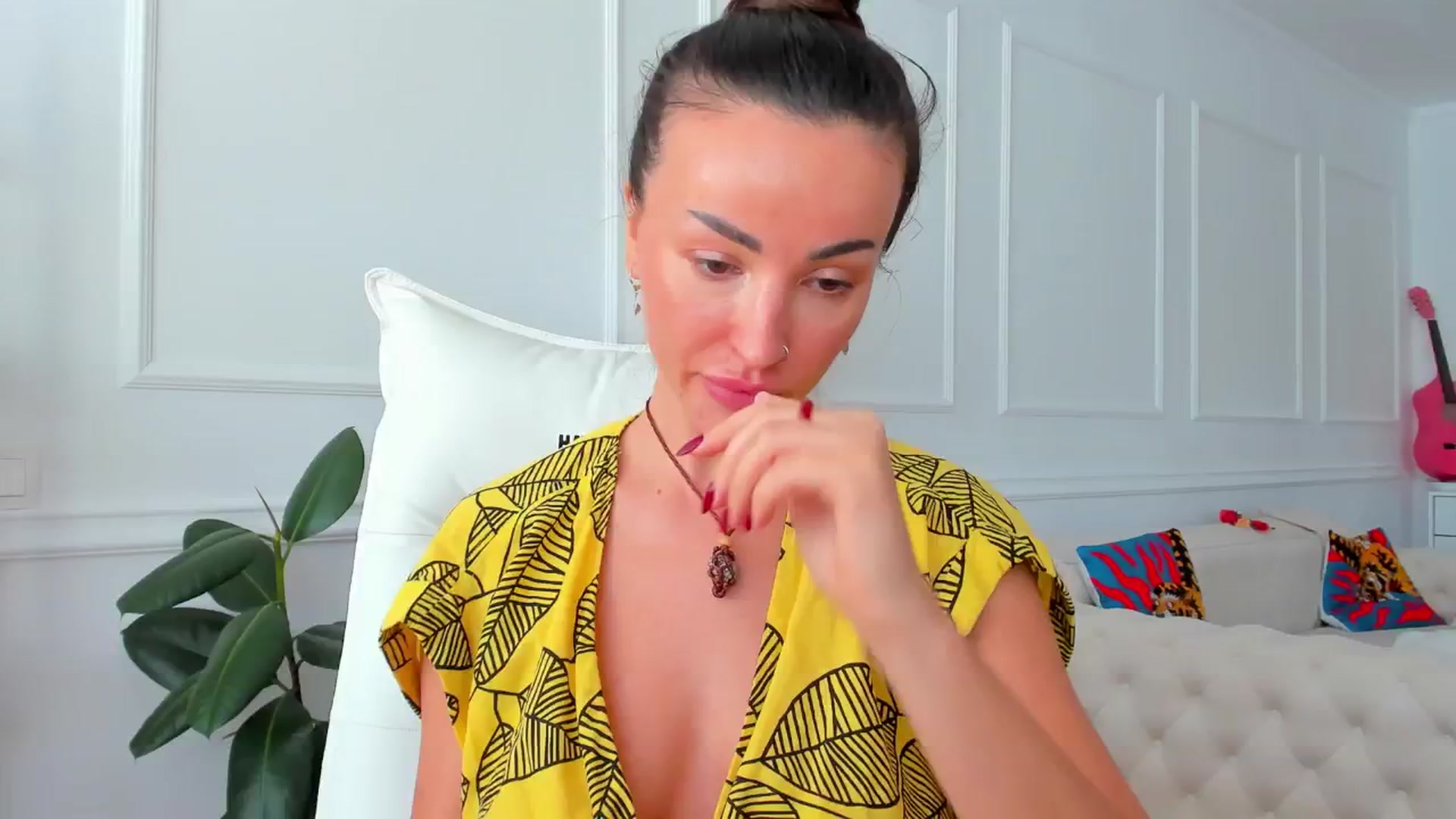 Gallery image thumbnail from AlyssiaKENT1's myfreecams stream on, 10/27/2024, 09:21 image 18 of 20
