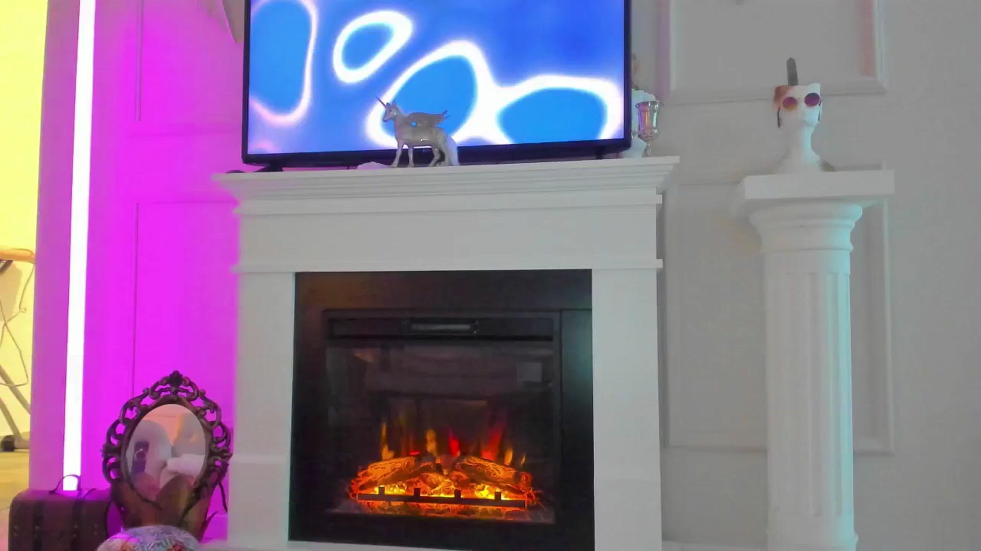 Gallery image thumbnail from AlyssiaKENT1's myfreecams stream on, 10/30/2024, 15:35 image 14 of 20