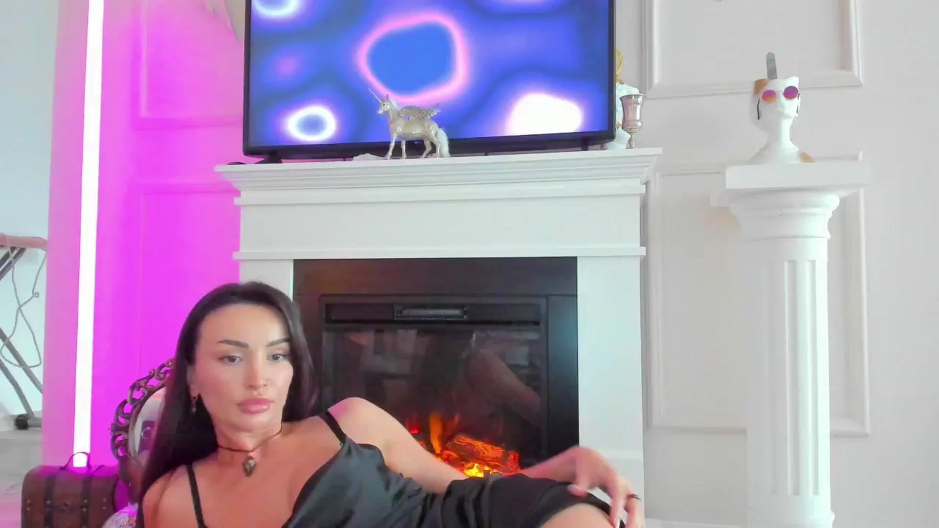 Gallery image thumbnail from AlyssiaKENT1's myfreecams stream on, 10/30/2024, 15:35 image 9 of 20