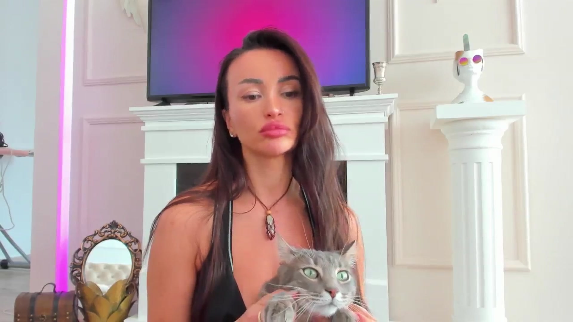 Gallery image thumbnail from AlyssiaKENT1's myfreecams stream on, 11/04/2024, 11:15 image 18 of 20