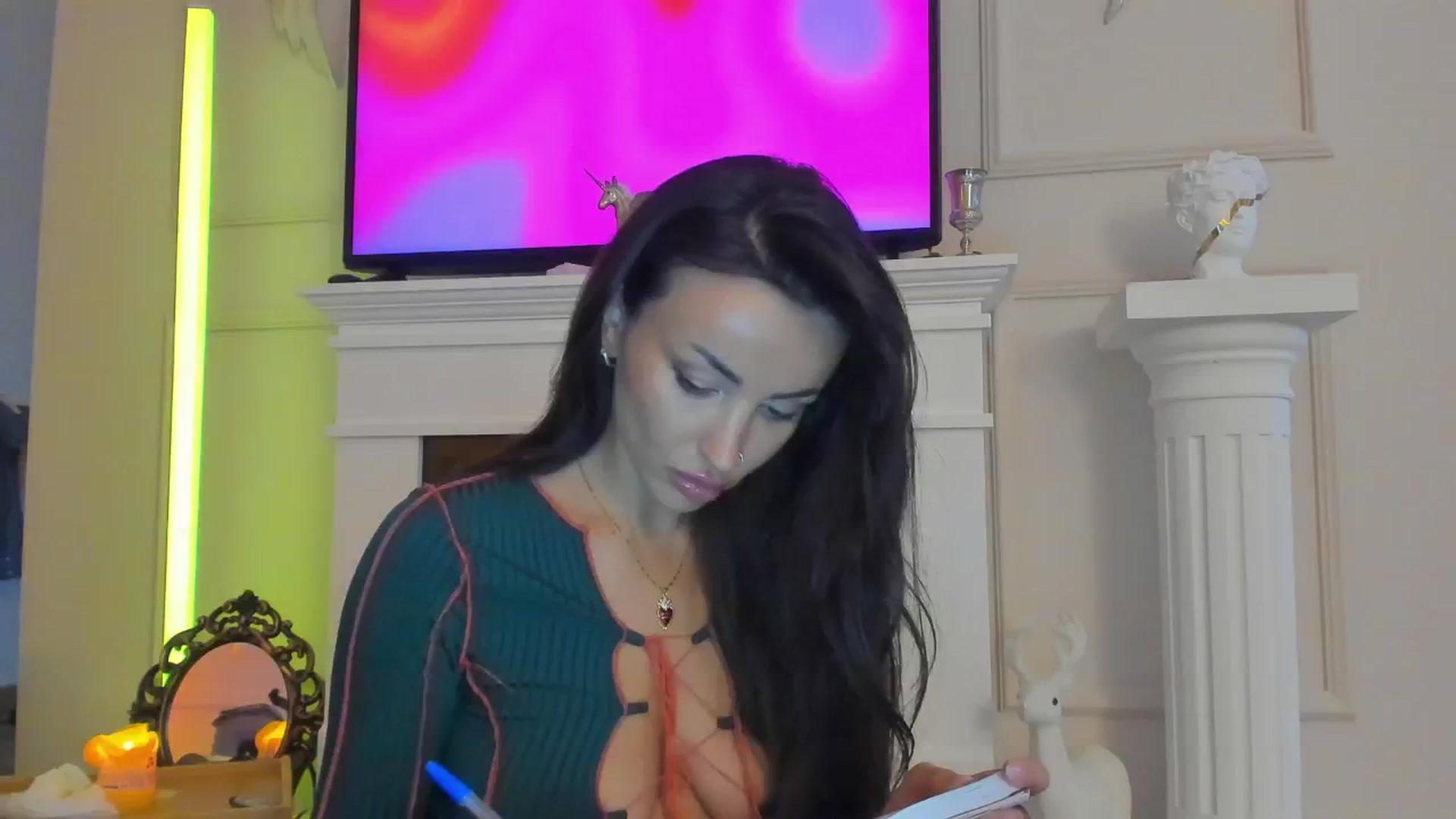Gallery image thumbnail from AlyssiaKENT1's myfreecams stream on, 11/12/2024, 14:59 image 9 of 20