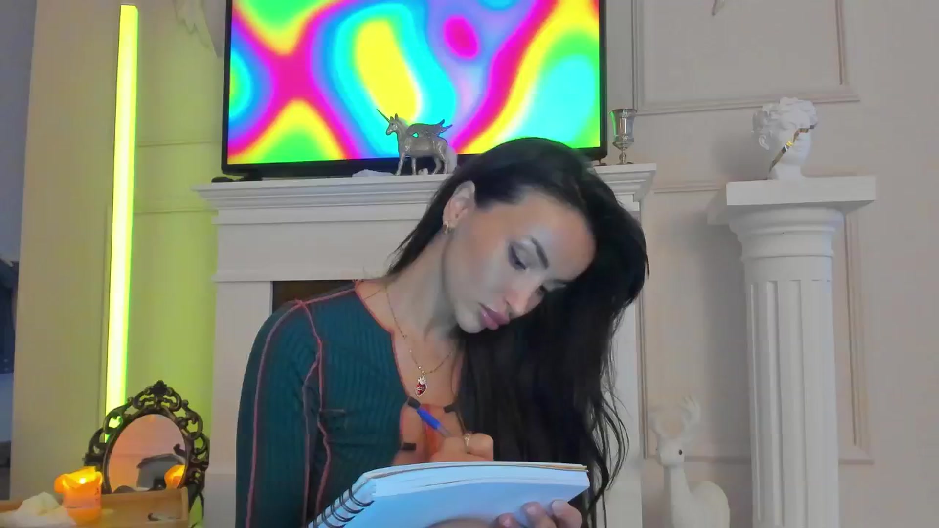 Gallery image thumbnail from AlyssiaKENT1's myfreecams stream on, 11/12/2024, 14:59 image 13 of 20